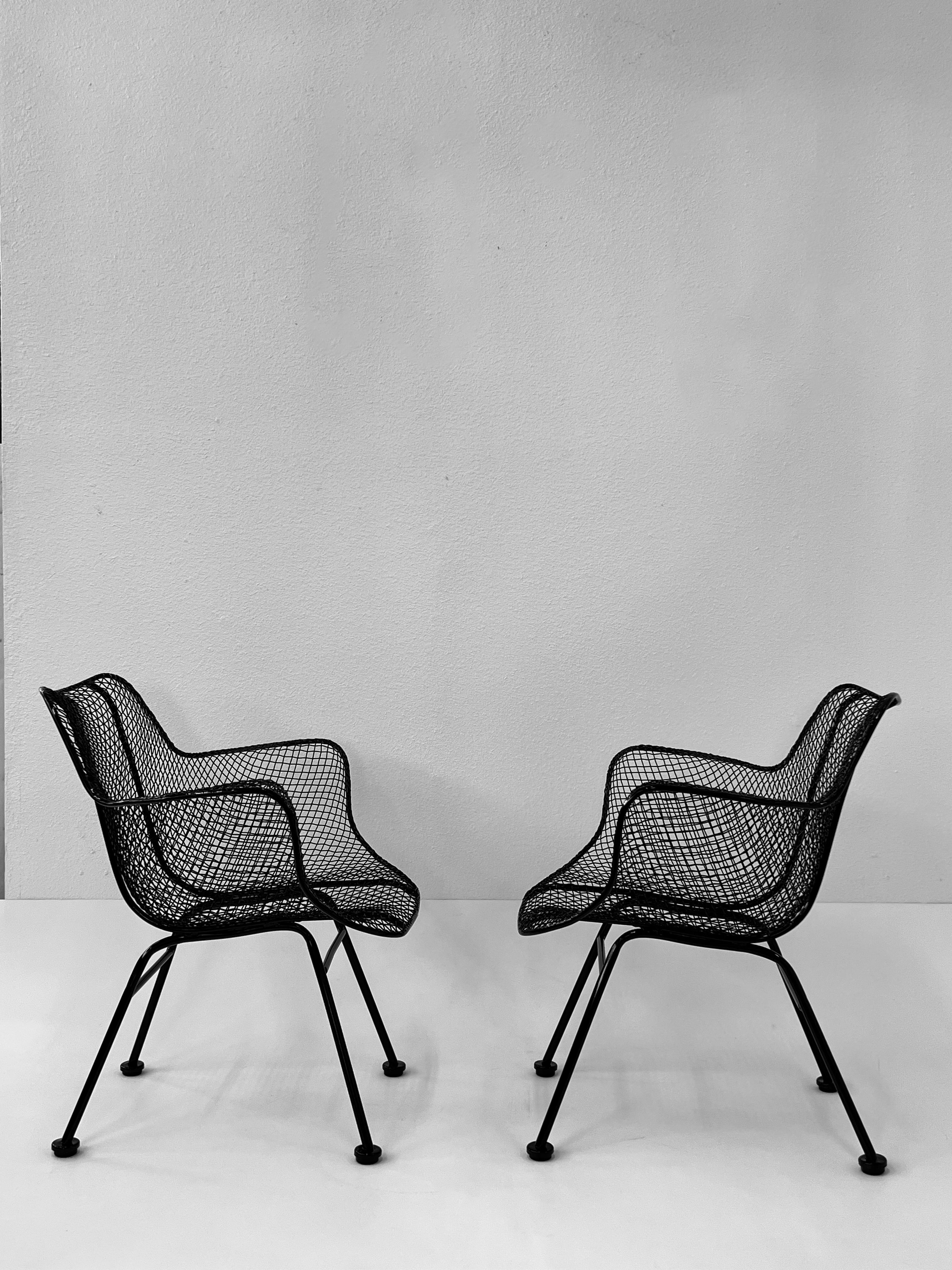 Mid-Century Modern Pair of Russell Woodard Sculptura Lounge Chairs For Sale