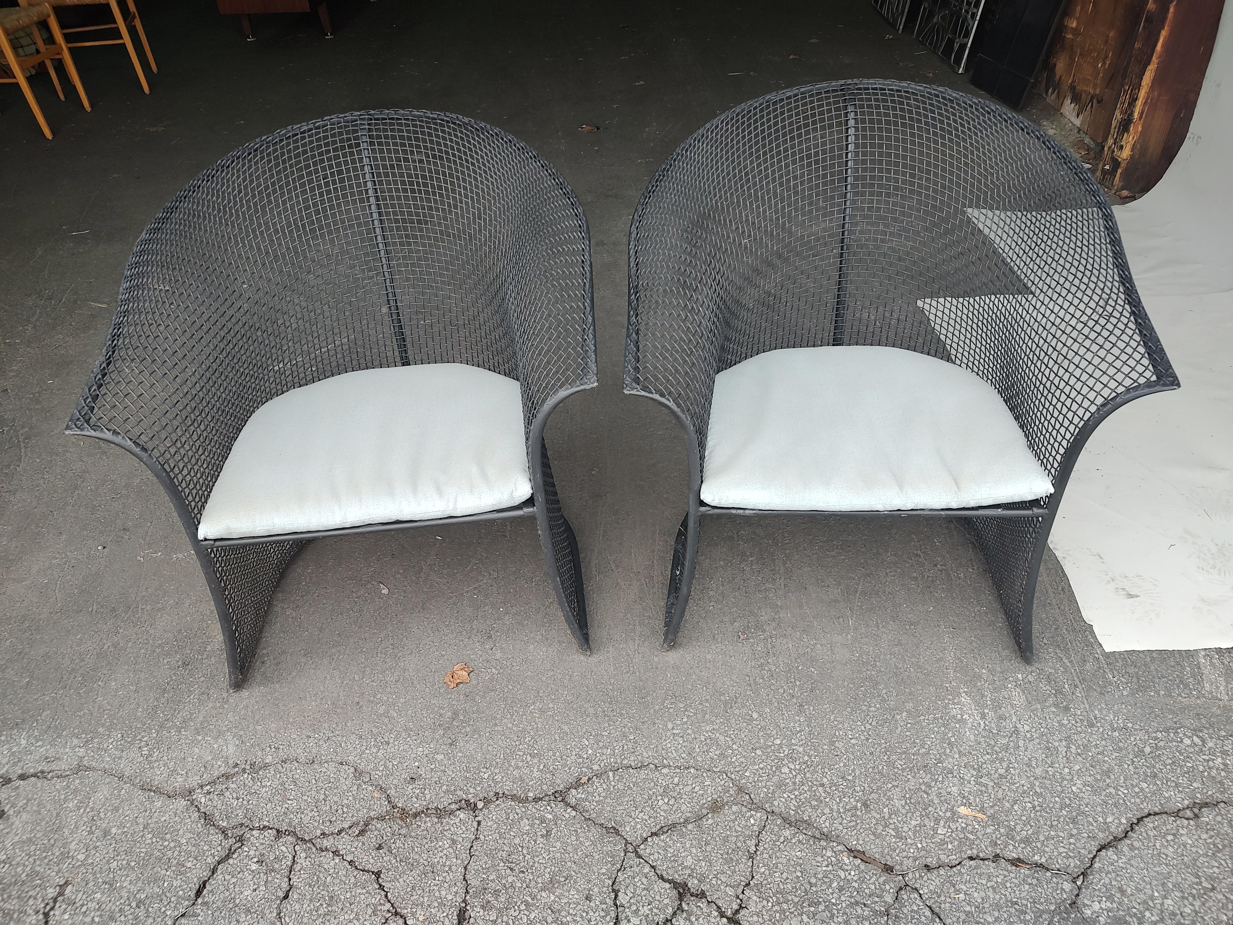 Pair of Russell Woodard Sculptural Lounge Chairs in a Rare Form, circa 1960 For Sale 1