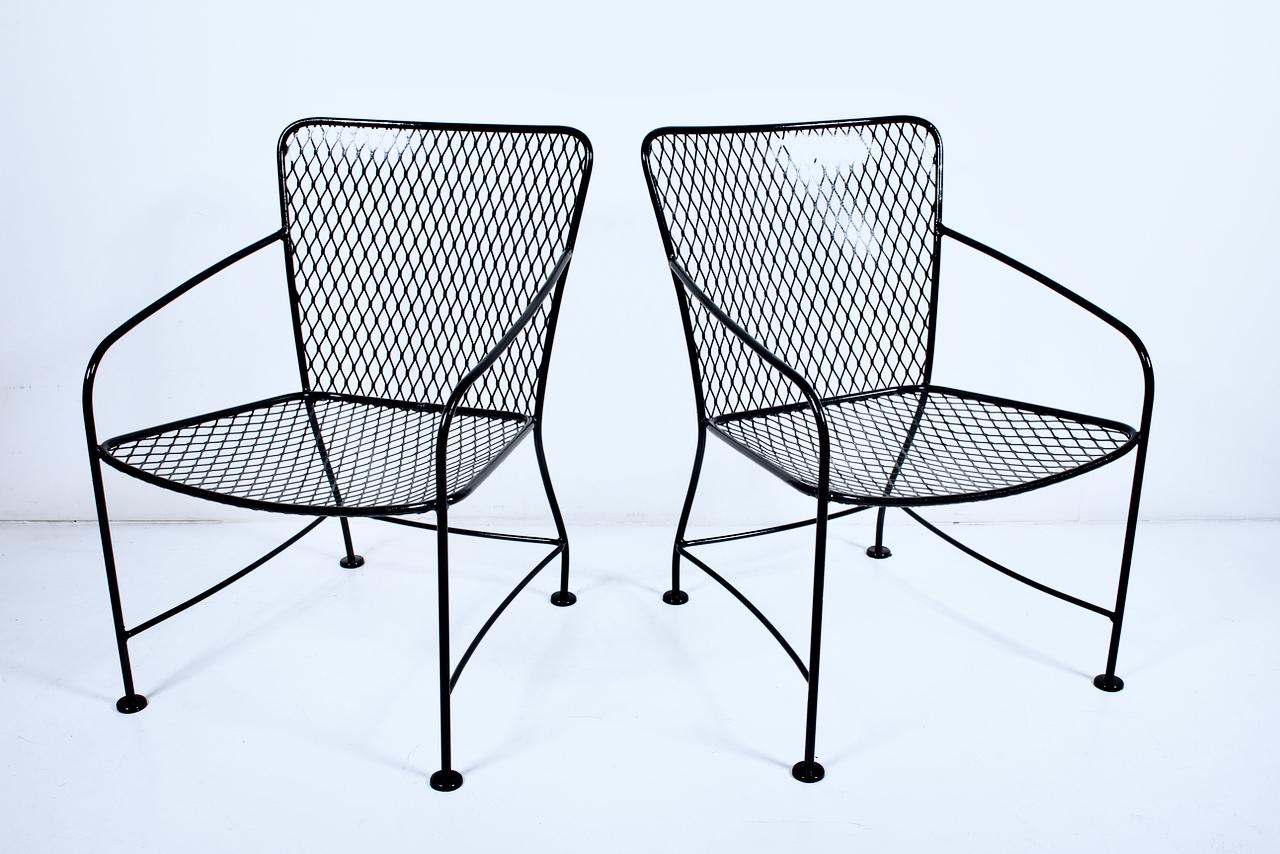 Pair of Russell Woodard Style Black Wrought Iron Lounge Chairs, 1960's In Good Condition For Sale In Bainbridge, NY
