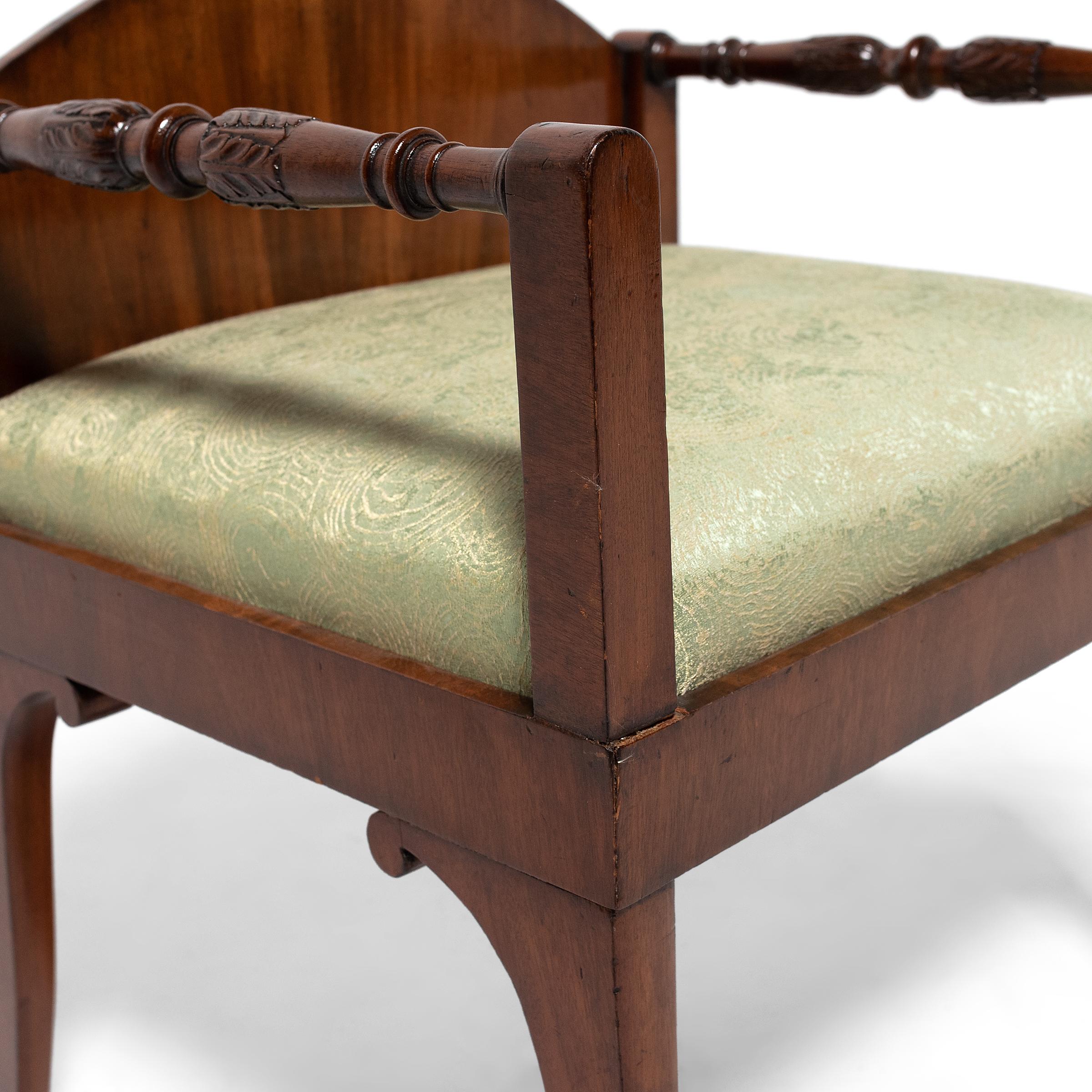 Paar neoklassizistische Sessel mit niedriger Rückenlehne, um 1825 (19. Jahrhundert) im Angebot