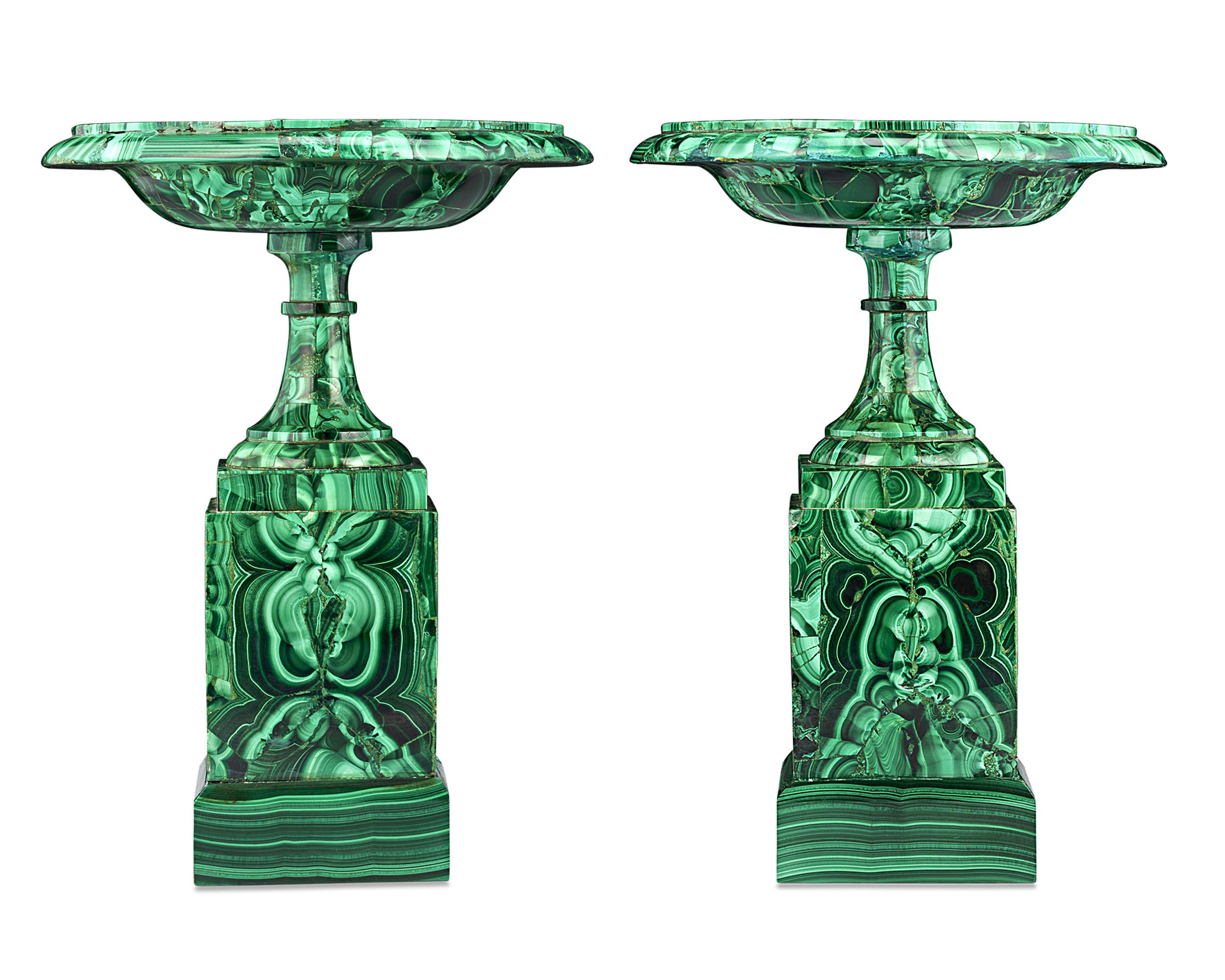 Pair of Russian Malachite Tazze by the Imperial Lapidary Works Ruso en venta