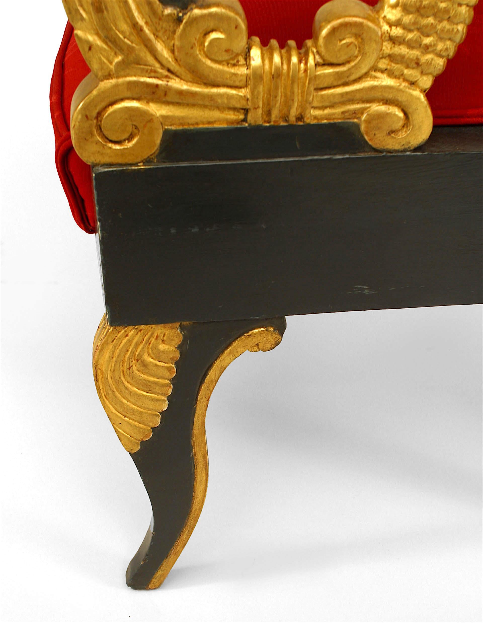 Paire de fauteuils russes néoclassiques peints et partiellement dorés à la feuille en vente 2
