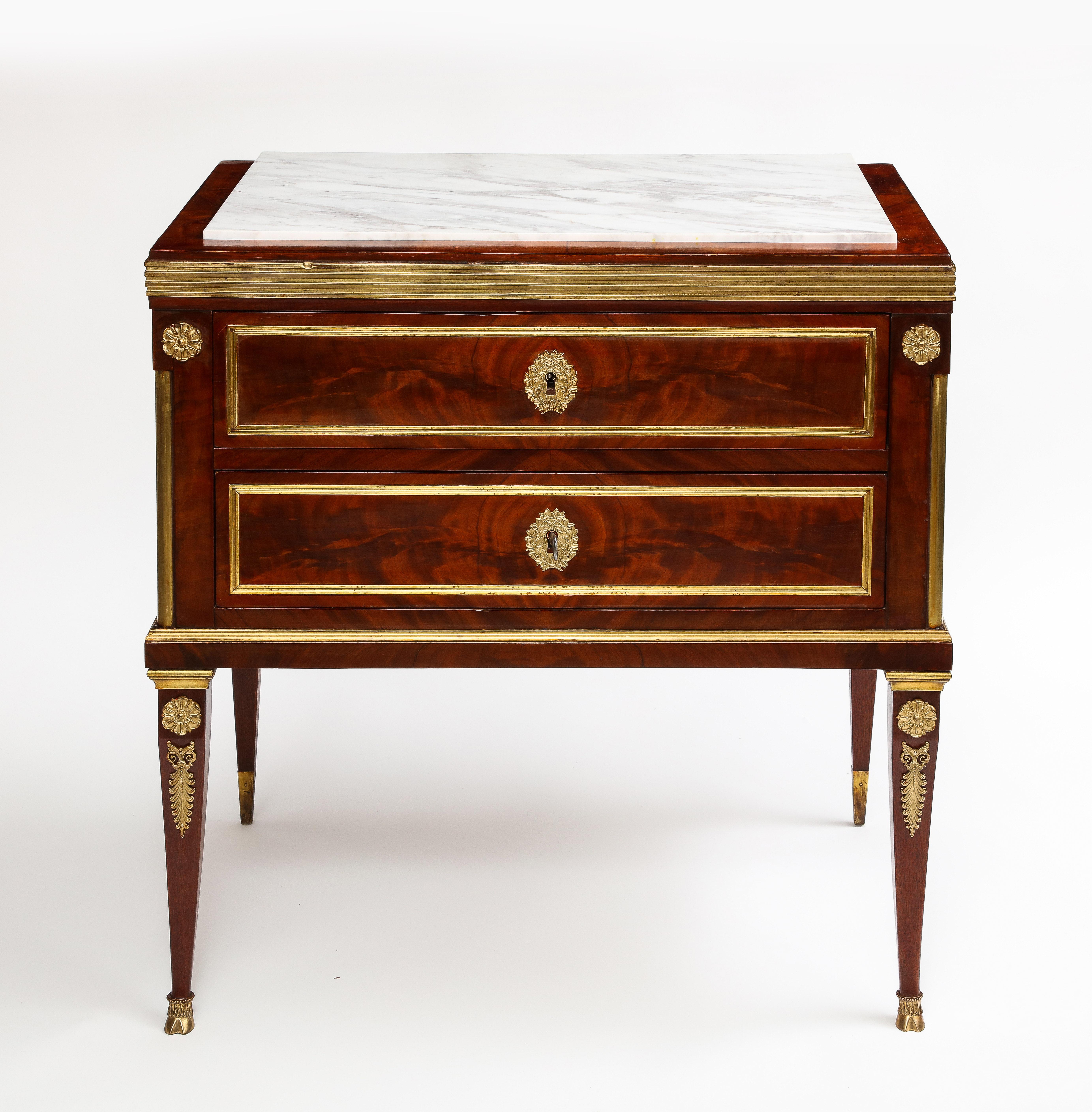 Pair of Russian Neoclassical Marble top Commodes In Good Condition In New York, NY
