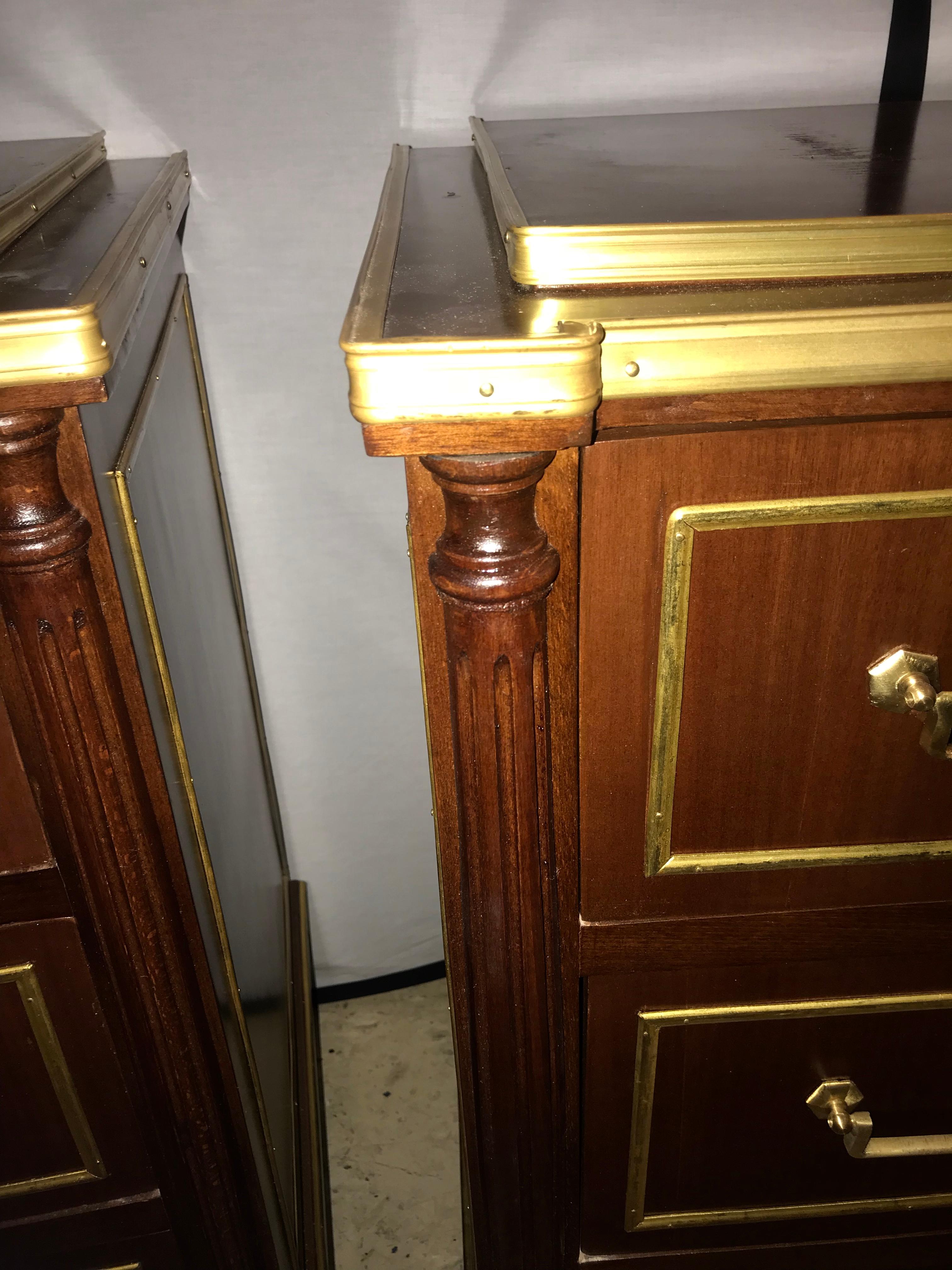Pair of Russian Neoclassical Style Commodes / Bedside Nightstands or Servers (20. Jahrhundert)