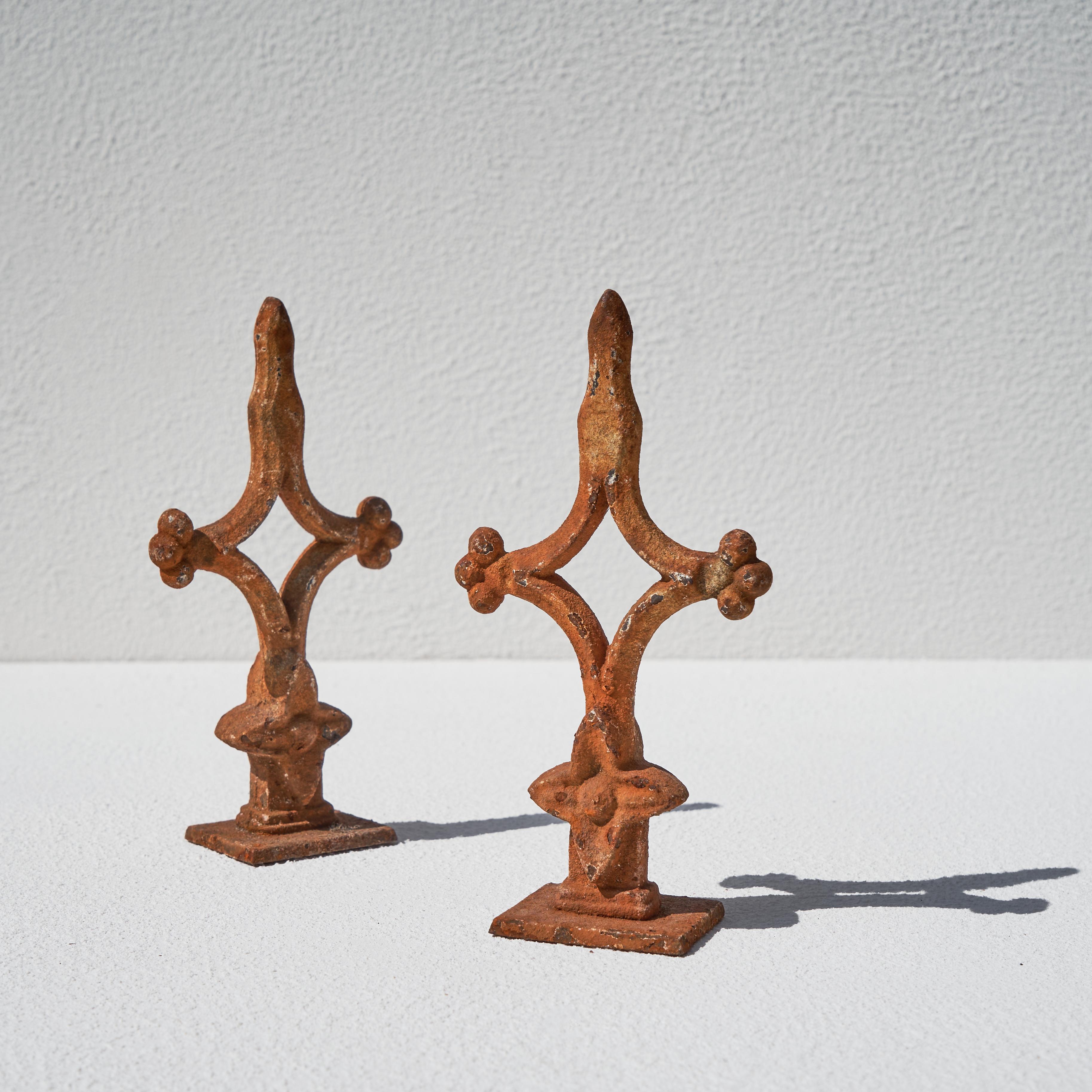 Pair of Rusted Decorative Finials. End of 19th century. 

This is a wonderful antique pair of rusted (fence) finials. Great as decoration on a desk, cabinet or table or usable as bookends.

Elegant and well proportioned cross shape with a gothic
