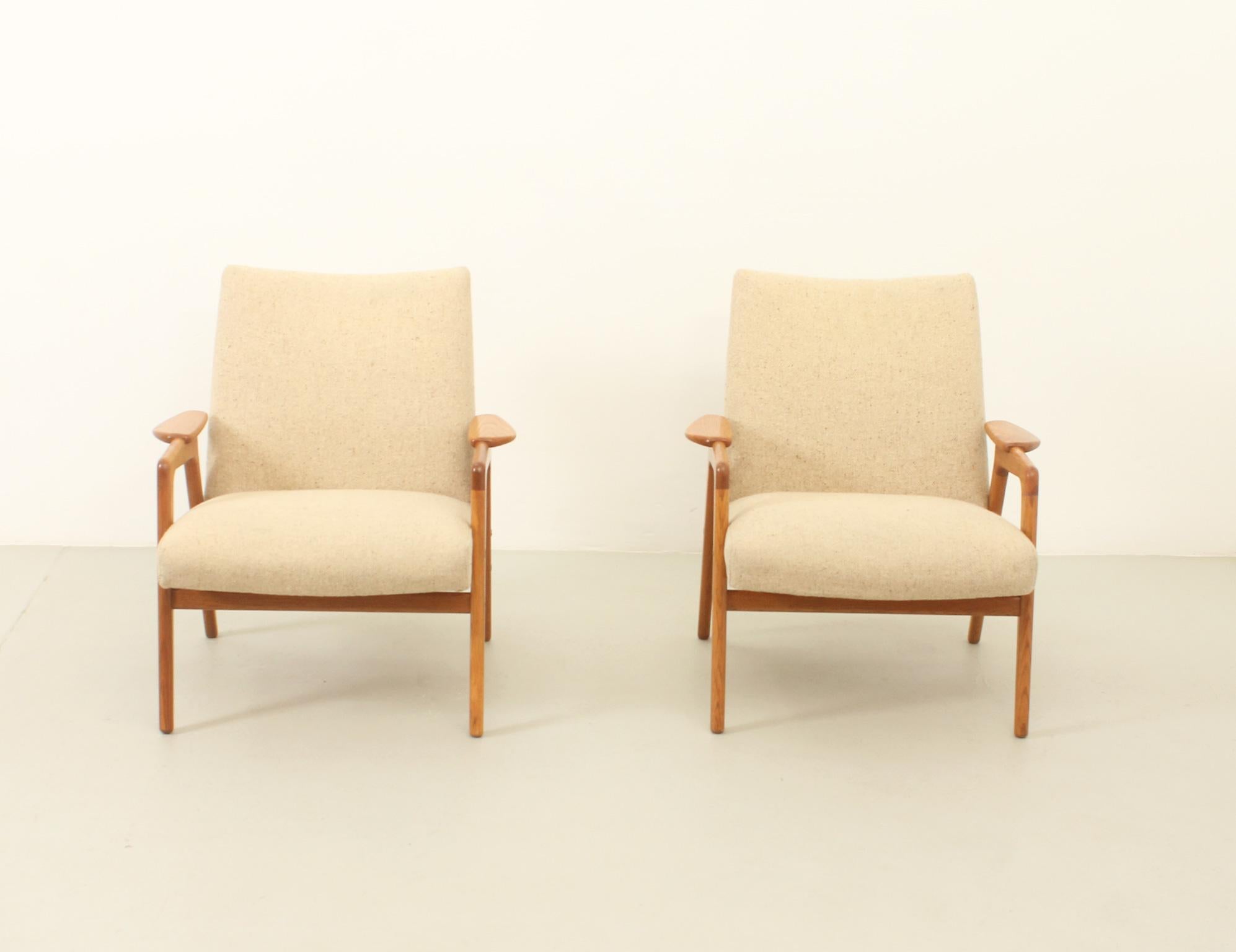 Scandinave moderne Paire de fauteuils Ruster par Yngve Ekström pour Pastoe, années 1960 en vente