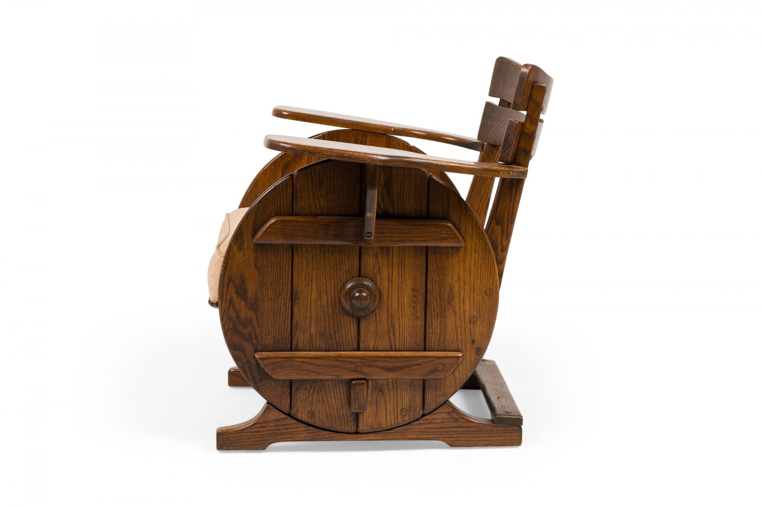 Paar rustikale Adirondack Beige gepolstert Holz Stühle (amerikanisch) im Angebot