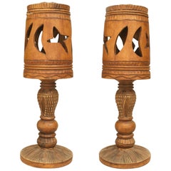 Coppia di lampade da tavolo rustiche in legno intagliato in stile Adirondack