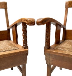 Paire de fauteuils rustiques en chêne sculpté par Anton Fortuin, années 1940