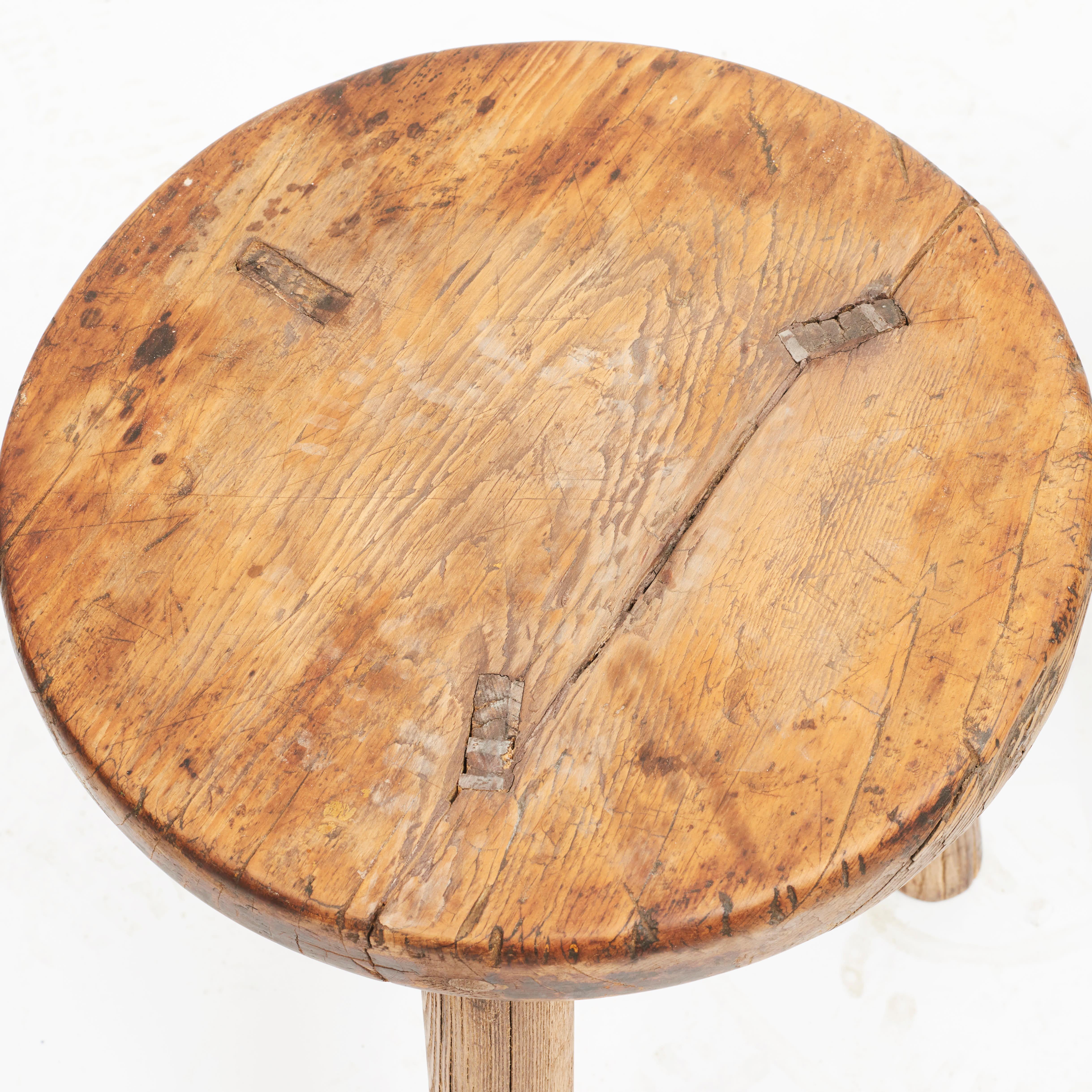 Pair of Chinese 17-18th century three-legged pine stools.
Original condition with a nice rustic age-related patina.
Sold as a pair.