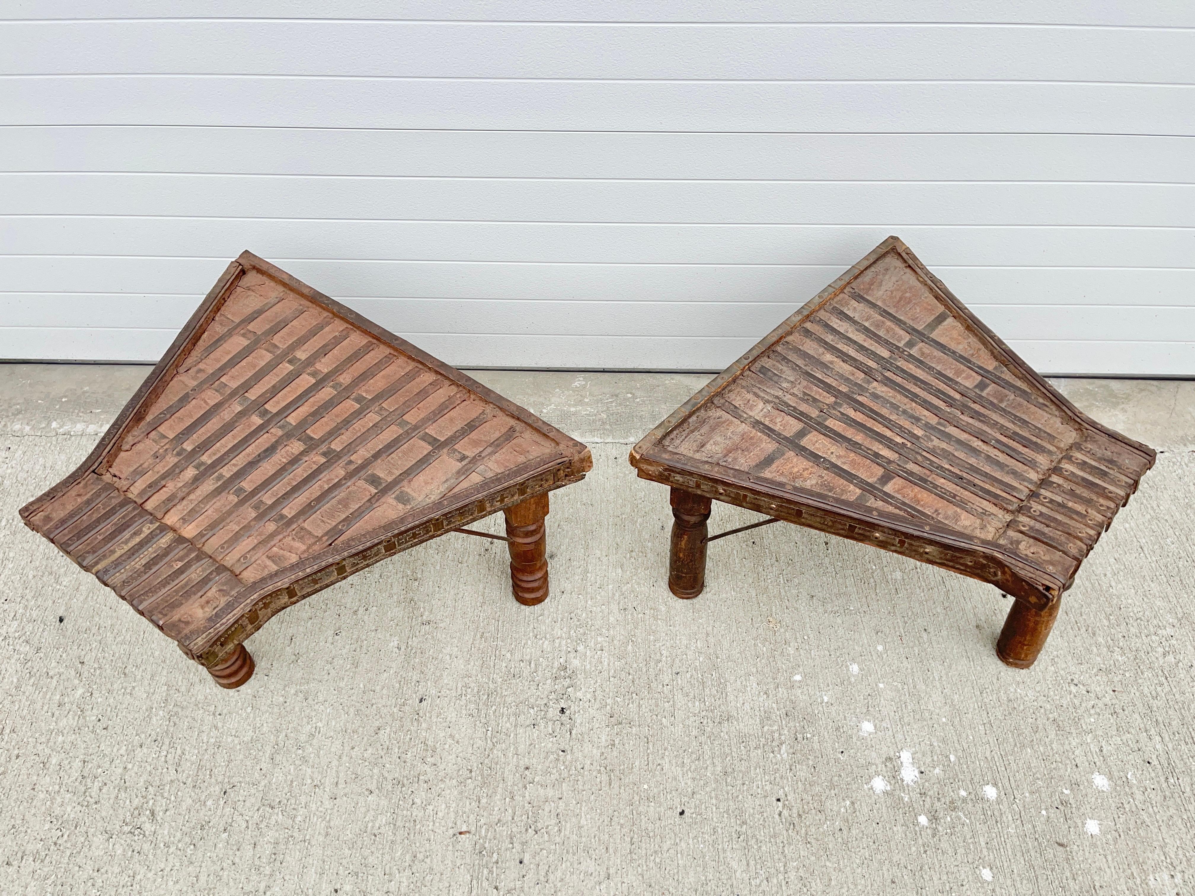 Paire de tables de chariot indiennes rustiques en vente 7