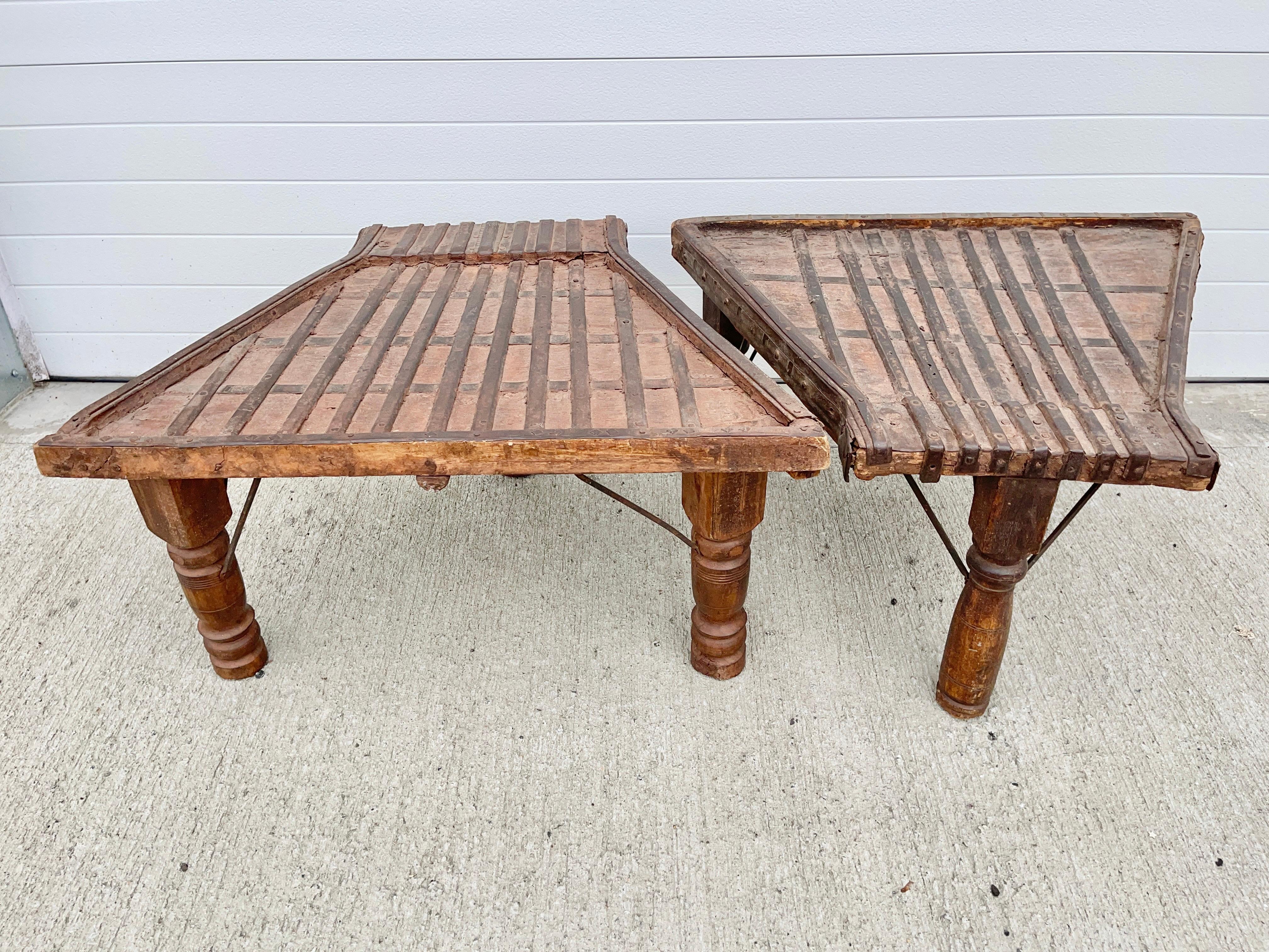 Paire de tables de chariot indiennes rustiques en vente 8
