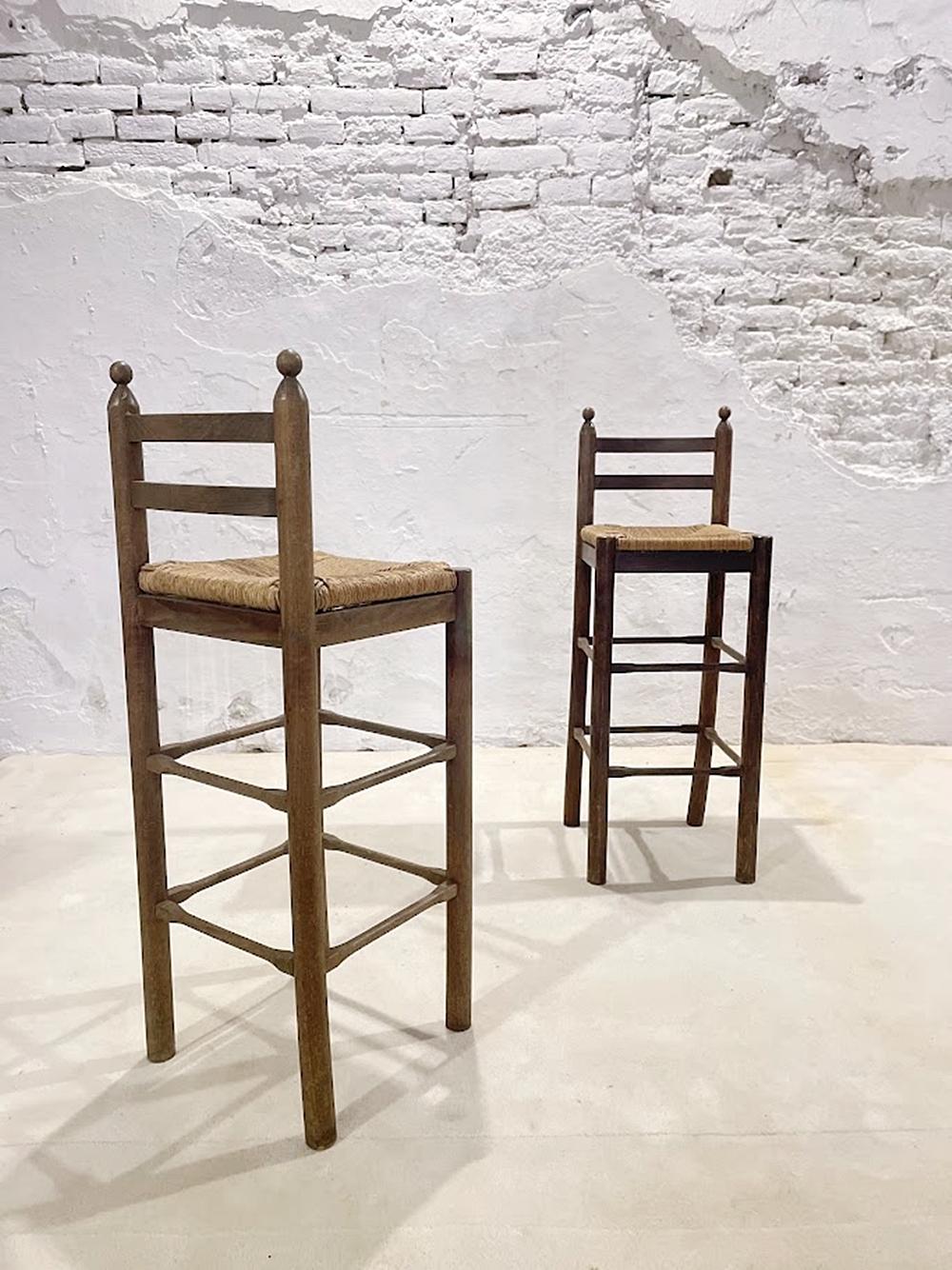 Tissé à la main Pair of Rustic Ladder-Back Bar Stools Mediterranean Origin, Mid-20th Century en vente