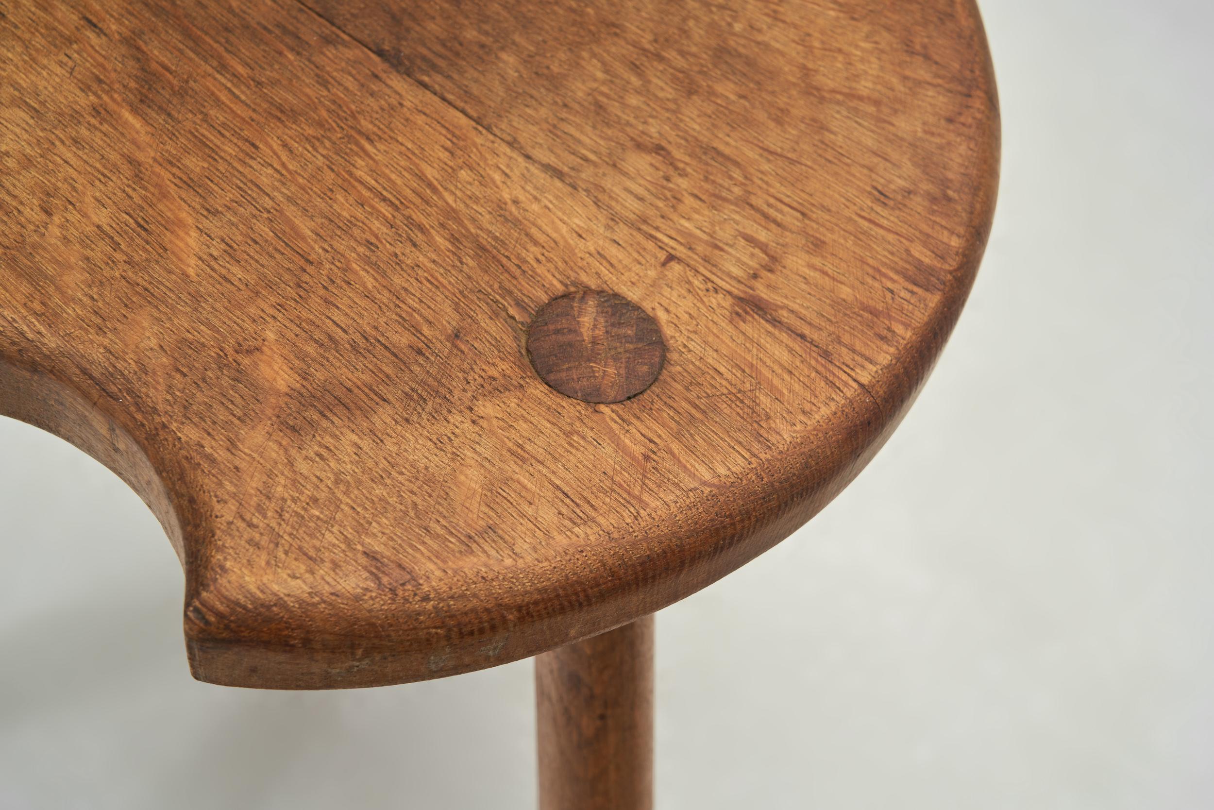 Coppia di tavolini rustici in Oak, Francia, anni '50 in vendita 3