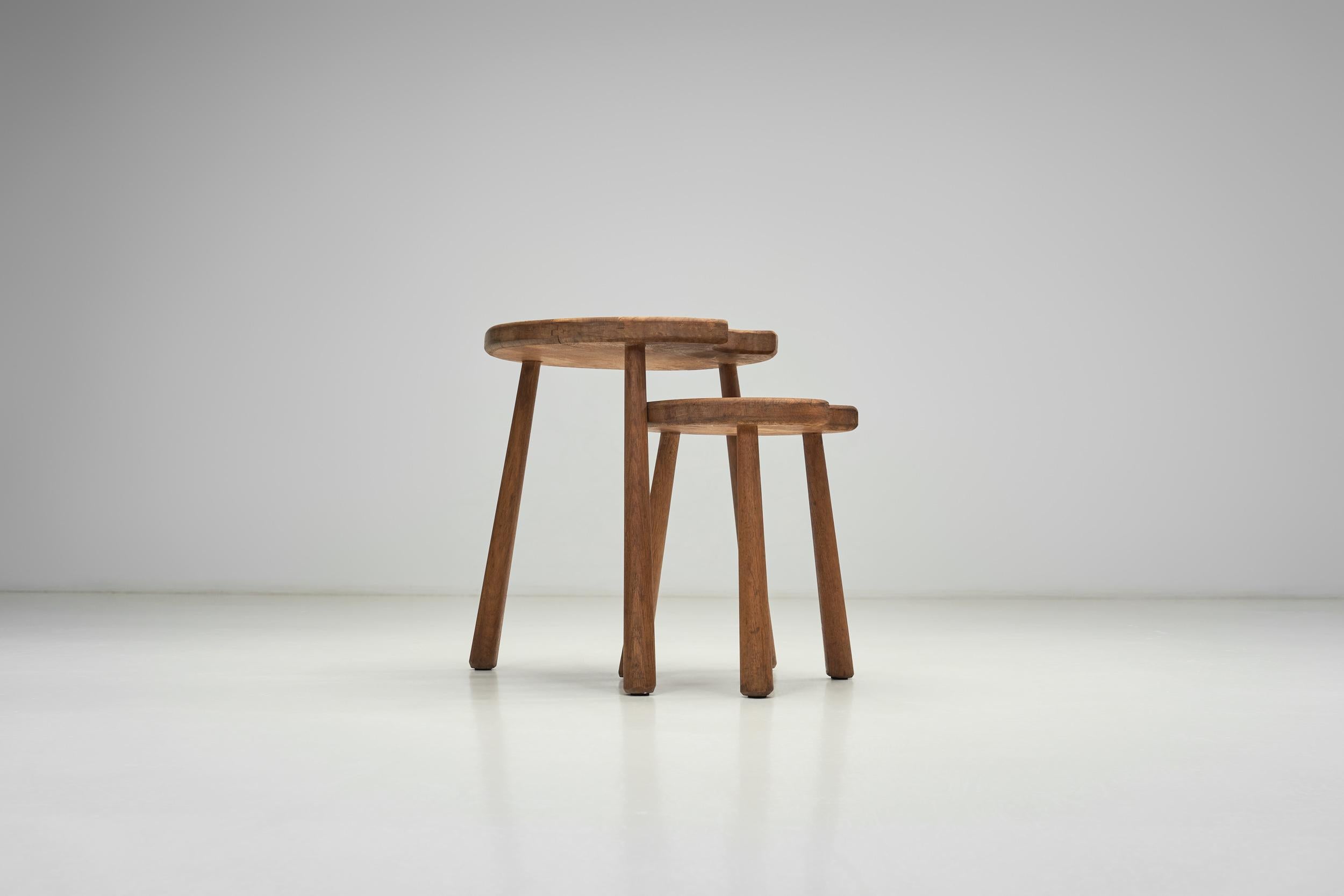 Coppia di tavolini rustici in Oak, Francia, anni '50 in vendita 8