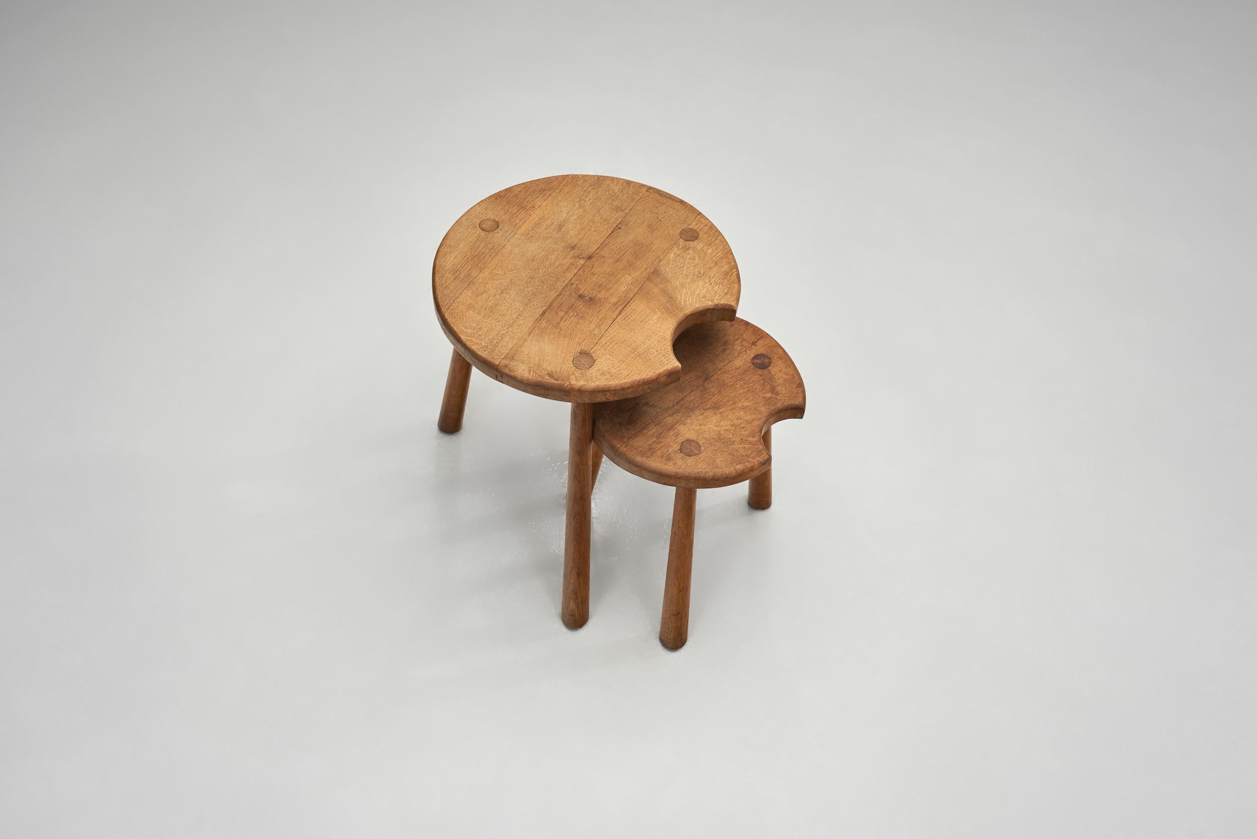 Metà XX secolo Coppia di tavolini rustici in Oak, Francia, anni '50 in vendita