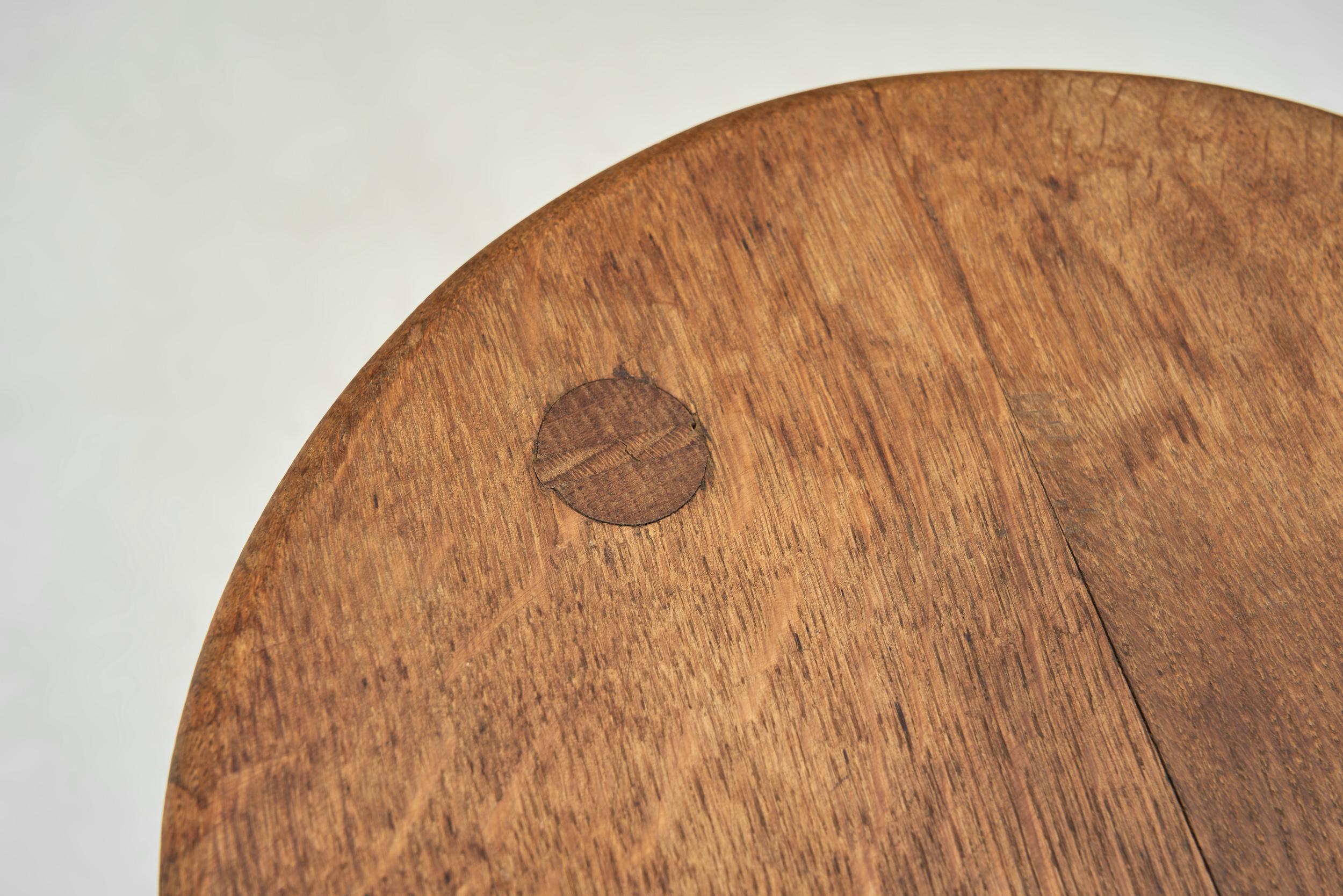 Coppia di tavolini rustici in Oak, Francia, anni '50 in vendita 2