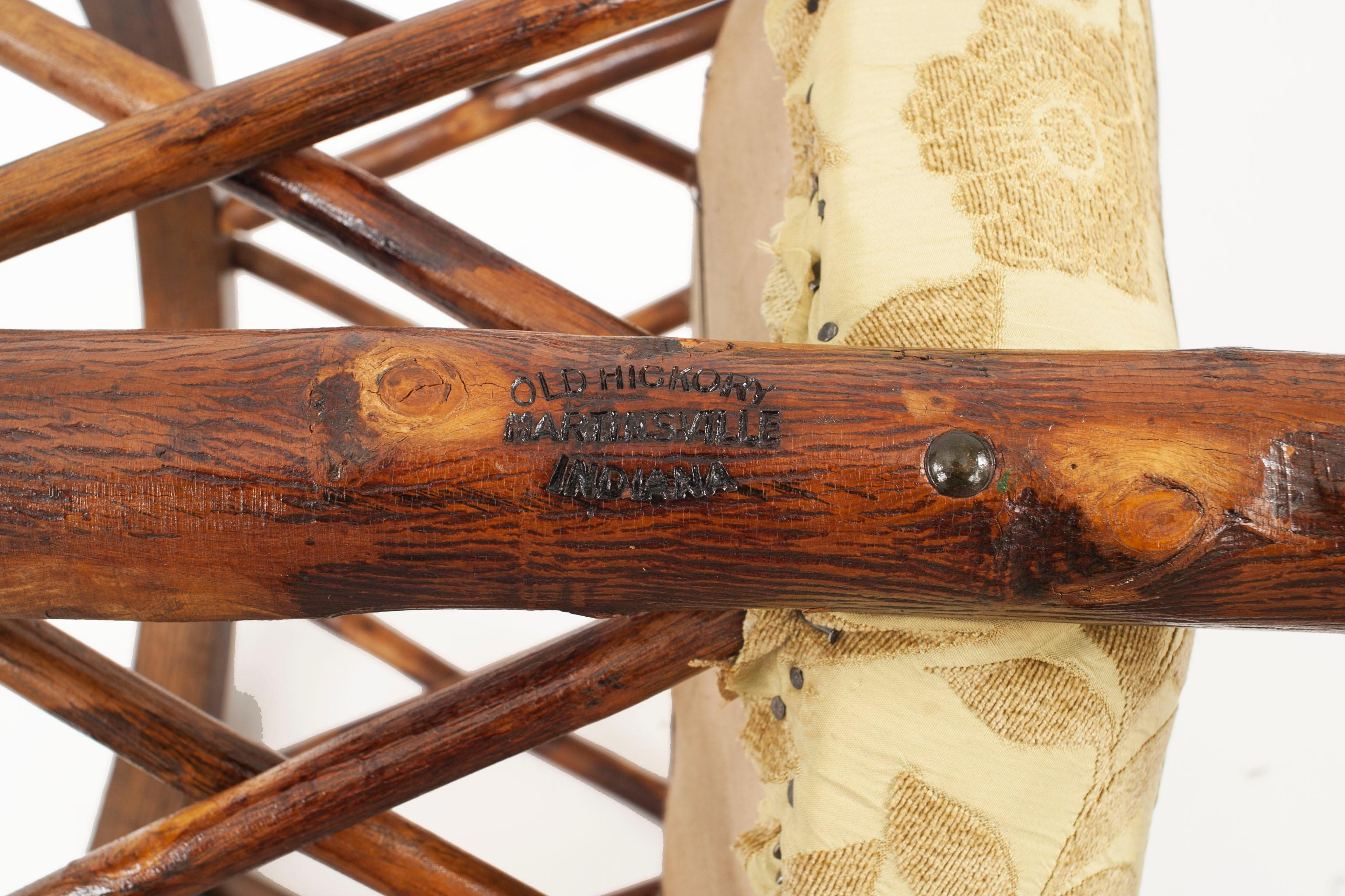 Paar alte Hickory-Gitter-Sessel mit Paisleymuster (Rustikal) im Angebot