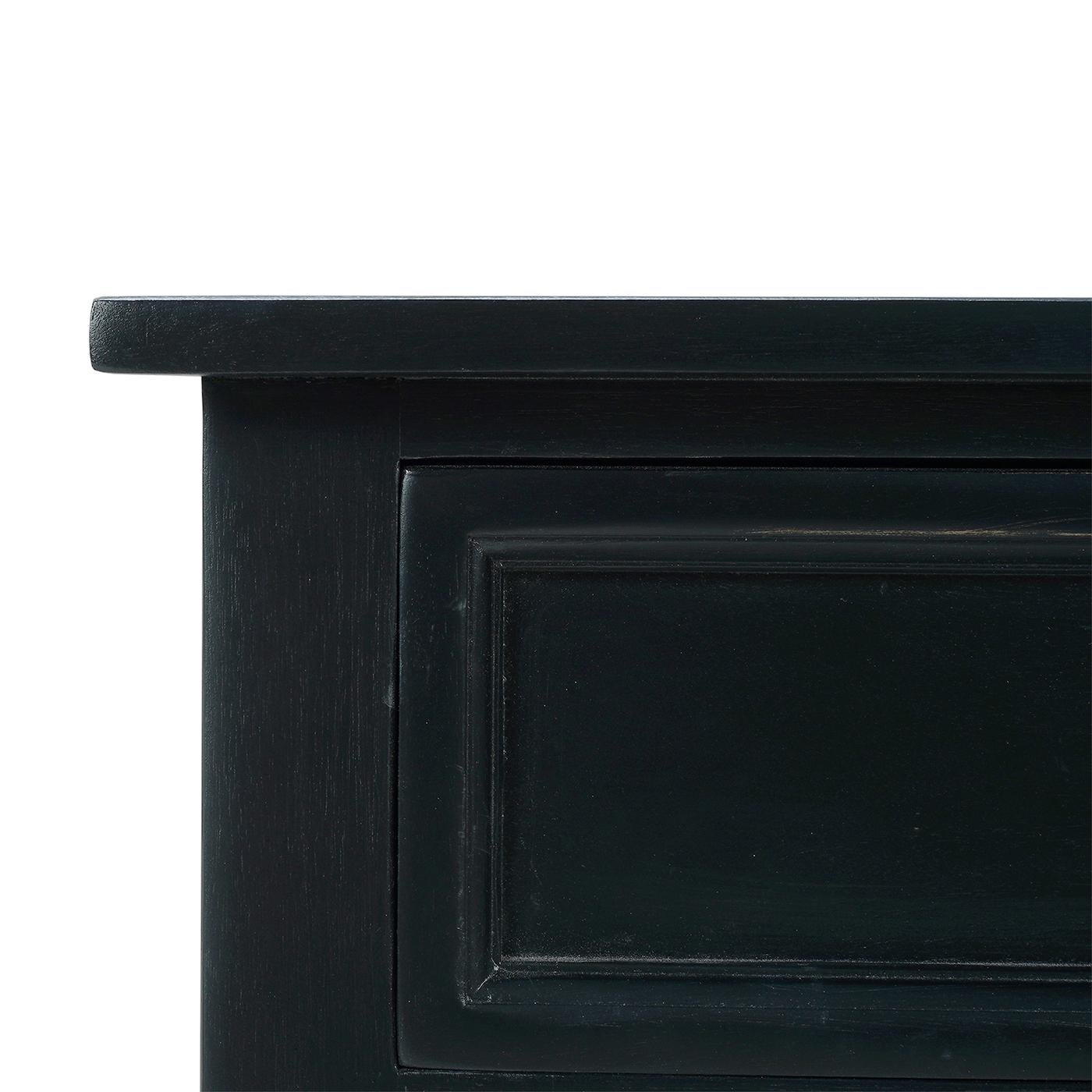 Bois Paire de tables d'appoint rectangulaires rustiques peintes en noir en vente