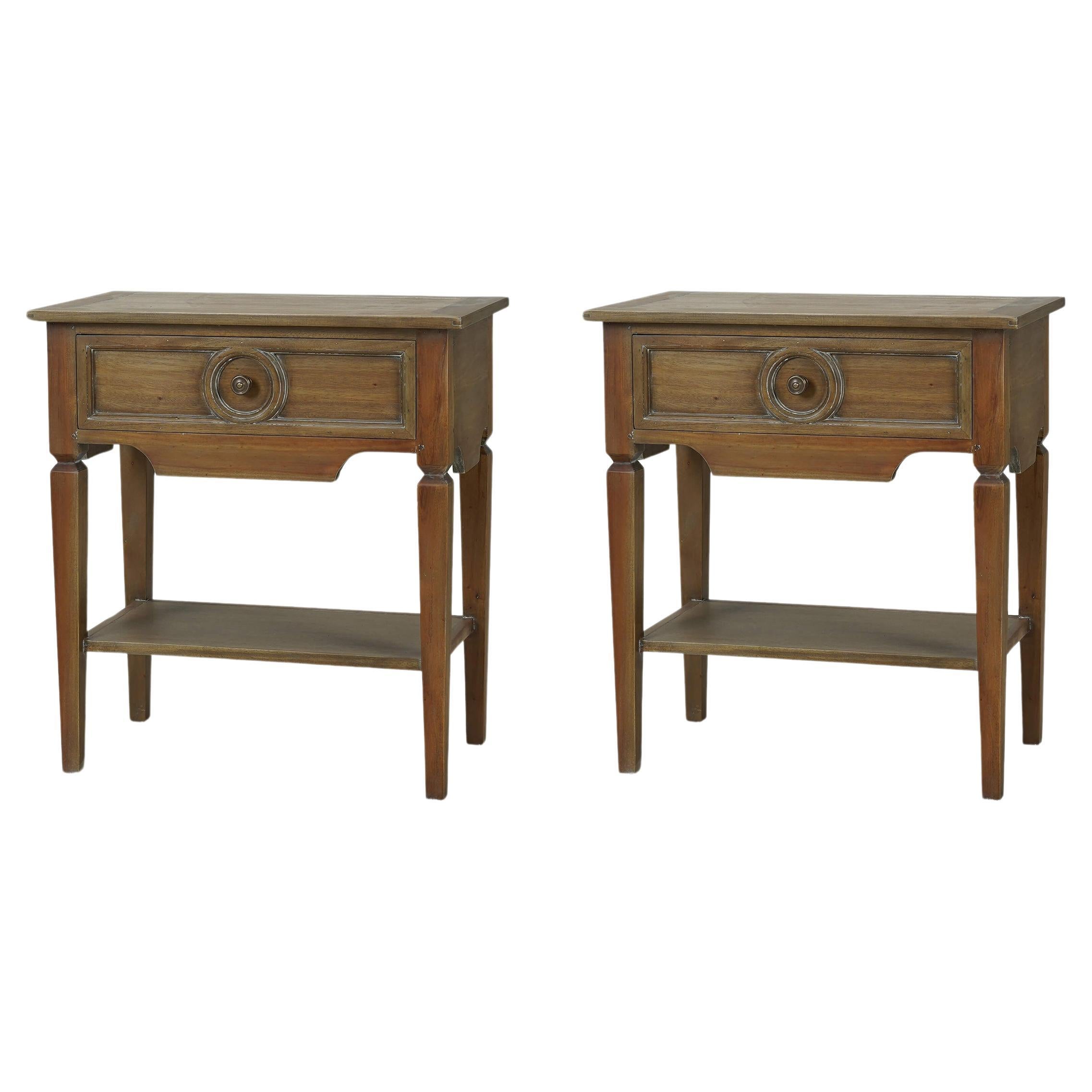 Paire de tables d'appoint rectangulaires rustiques