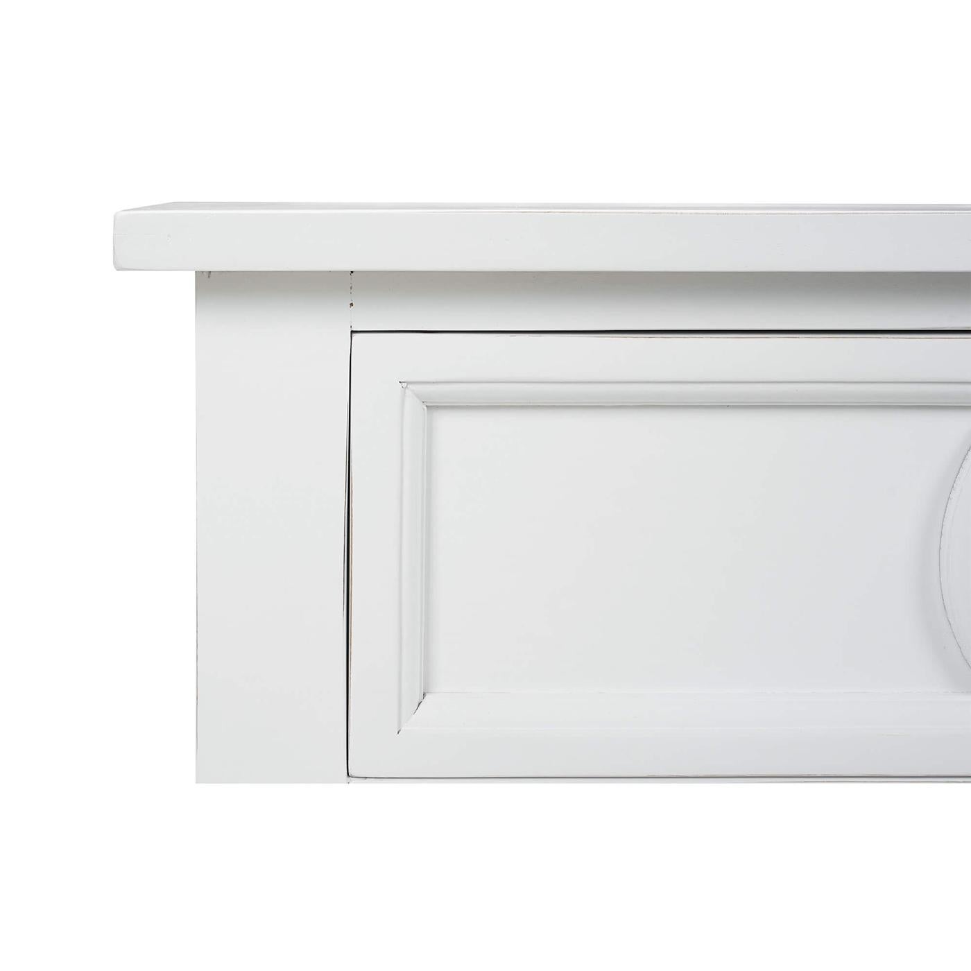 XXIe siècle et contemporain Paire de tables d'appoint rectangulaires rustiques peintes en blanc en vente