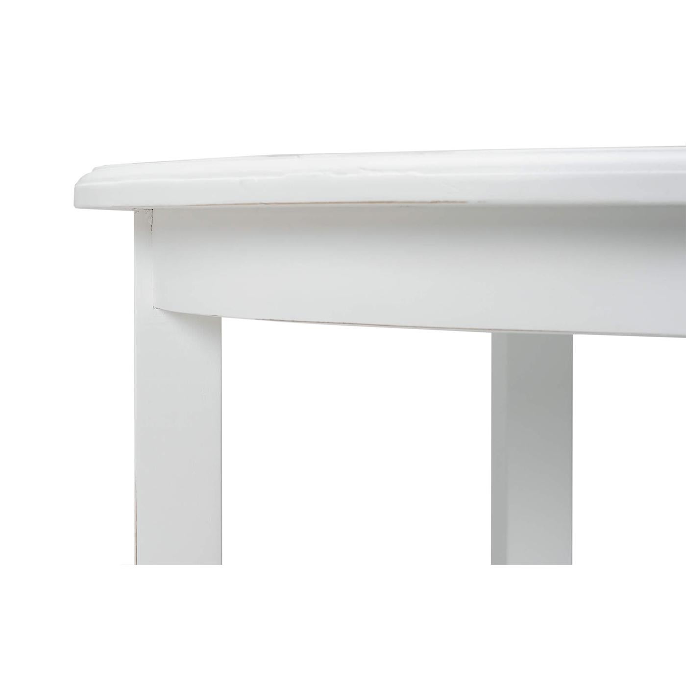 XXIe siècle et contemporain Paire de tables d'appoint rondes rustiques peintes en blanc en vente