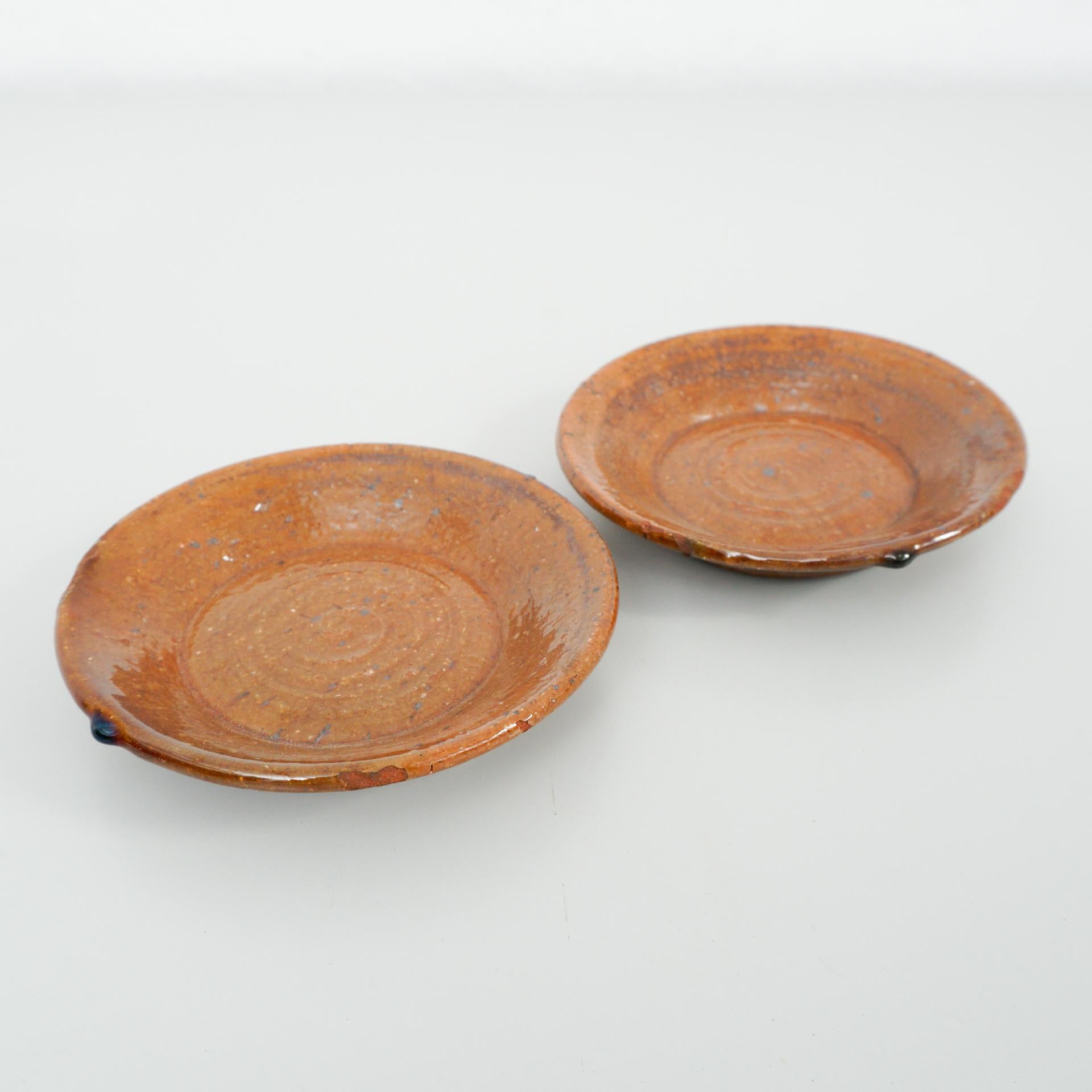 Rustikale traditionelle Keramik-Teekanne, um 1950, Paar im Angebot 2