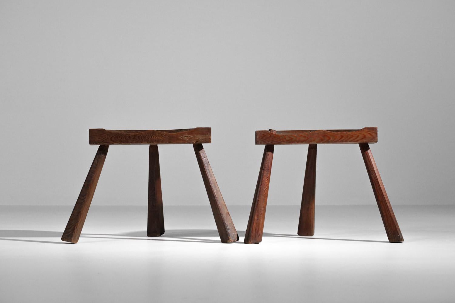 Pair of rustic tripod stools brutalist style Jean Touret artisan of Marolles  In Good Condition For Sale In Lyon, FR
