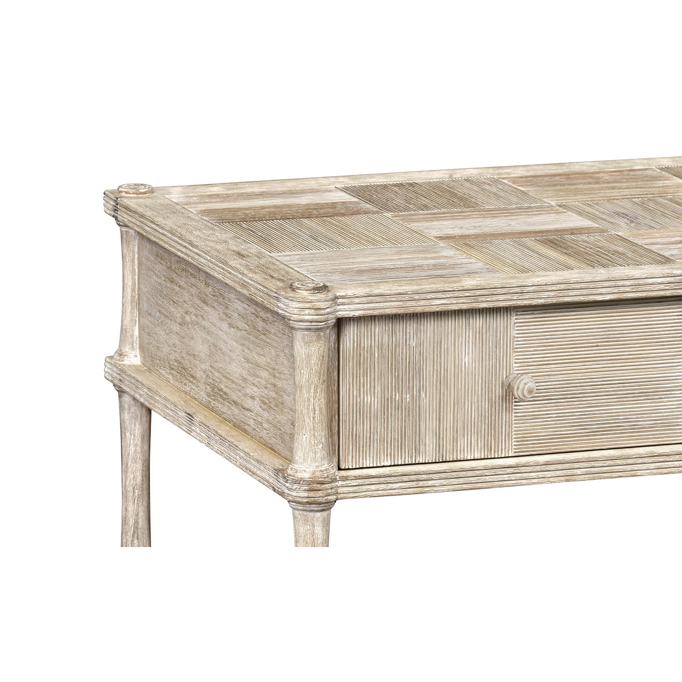 Rustique Paire de tables de nuit rustiques lavées en vente