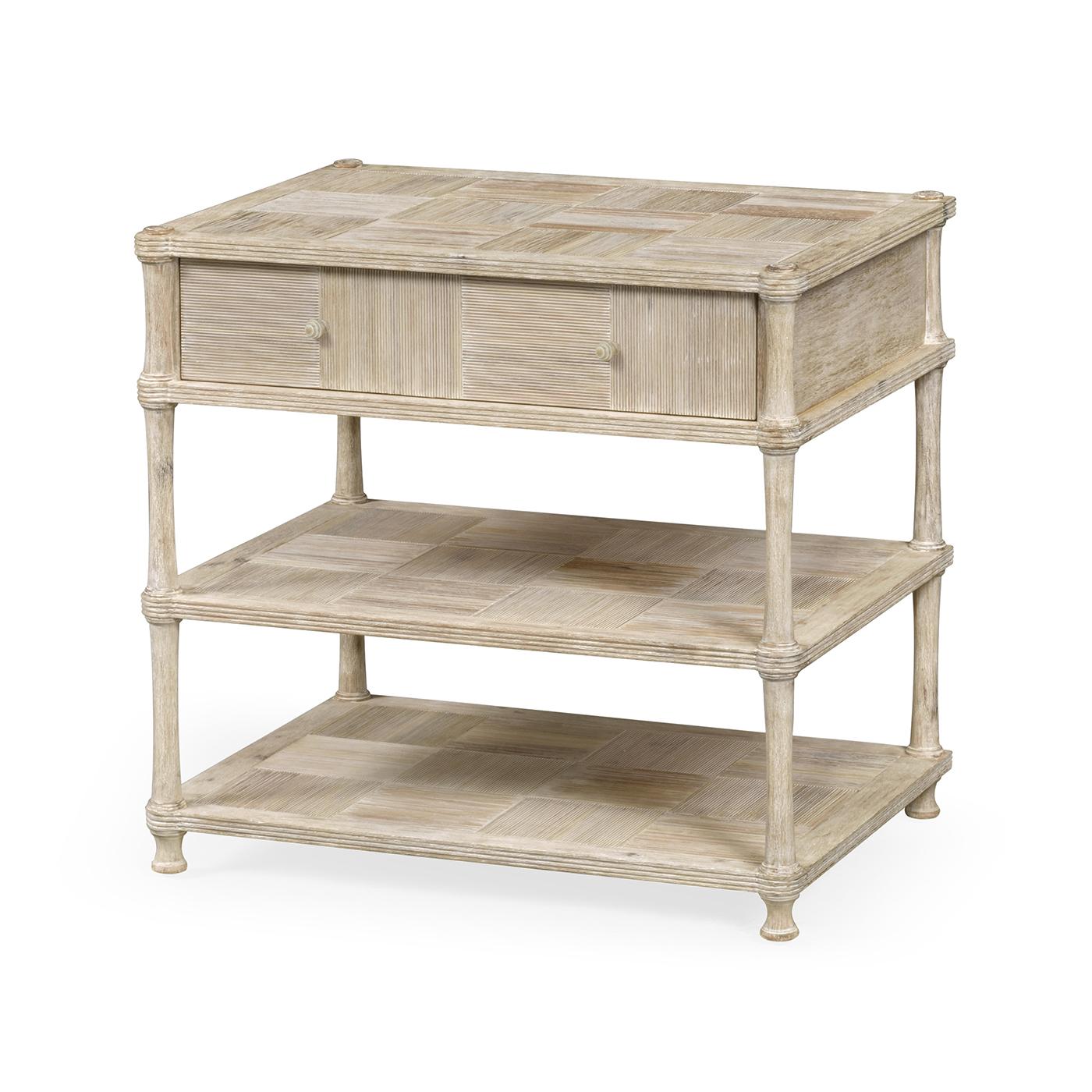 XXIe siècle et contemporain Paire de tables de nuit rustiques lavées en vente