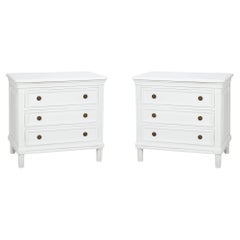 Coppia di comodini rustici bianchi