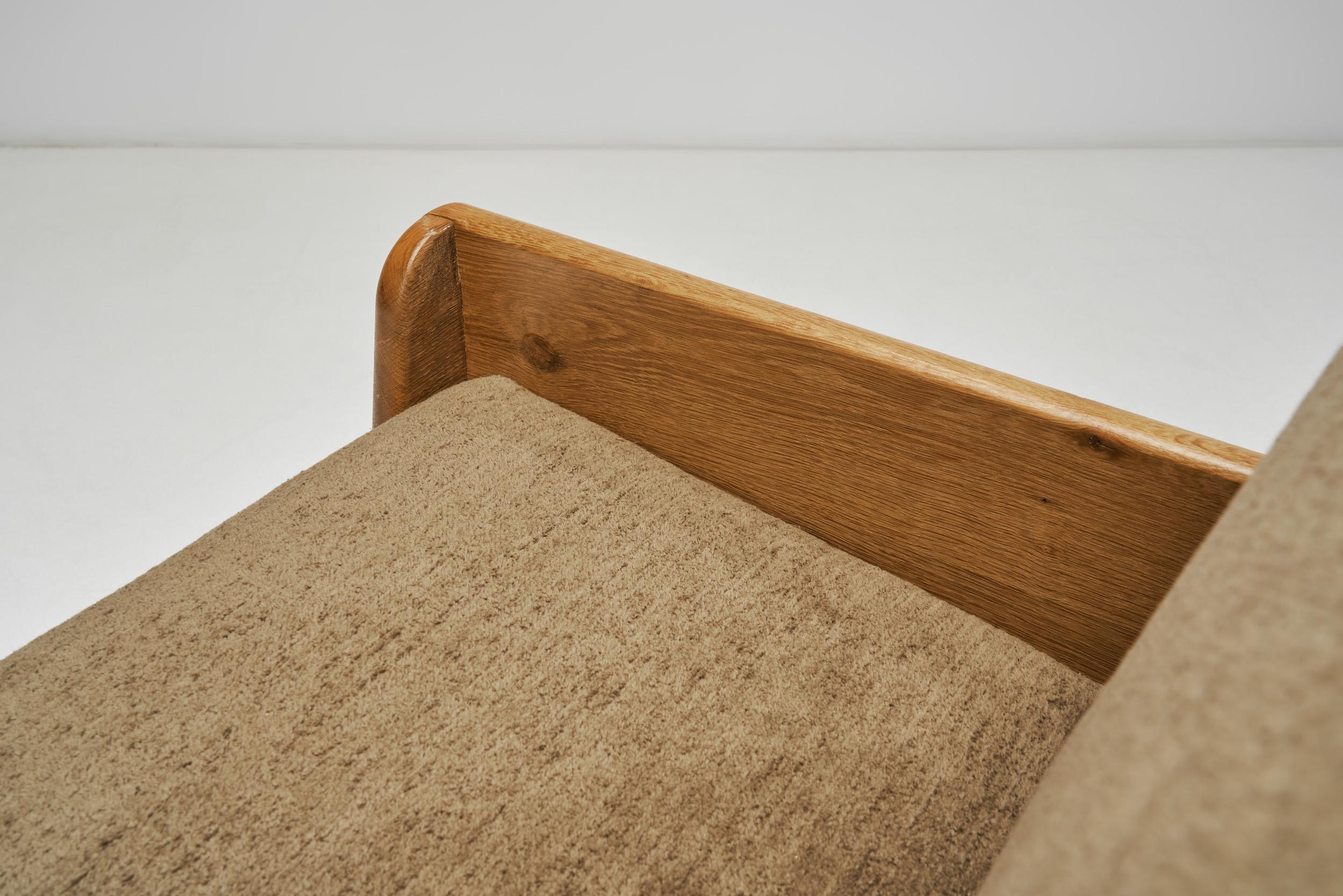 Coppia di poltrone rustiche in legno con elementi in metallo, Europa, metà del XX secolo in vendita 2