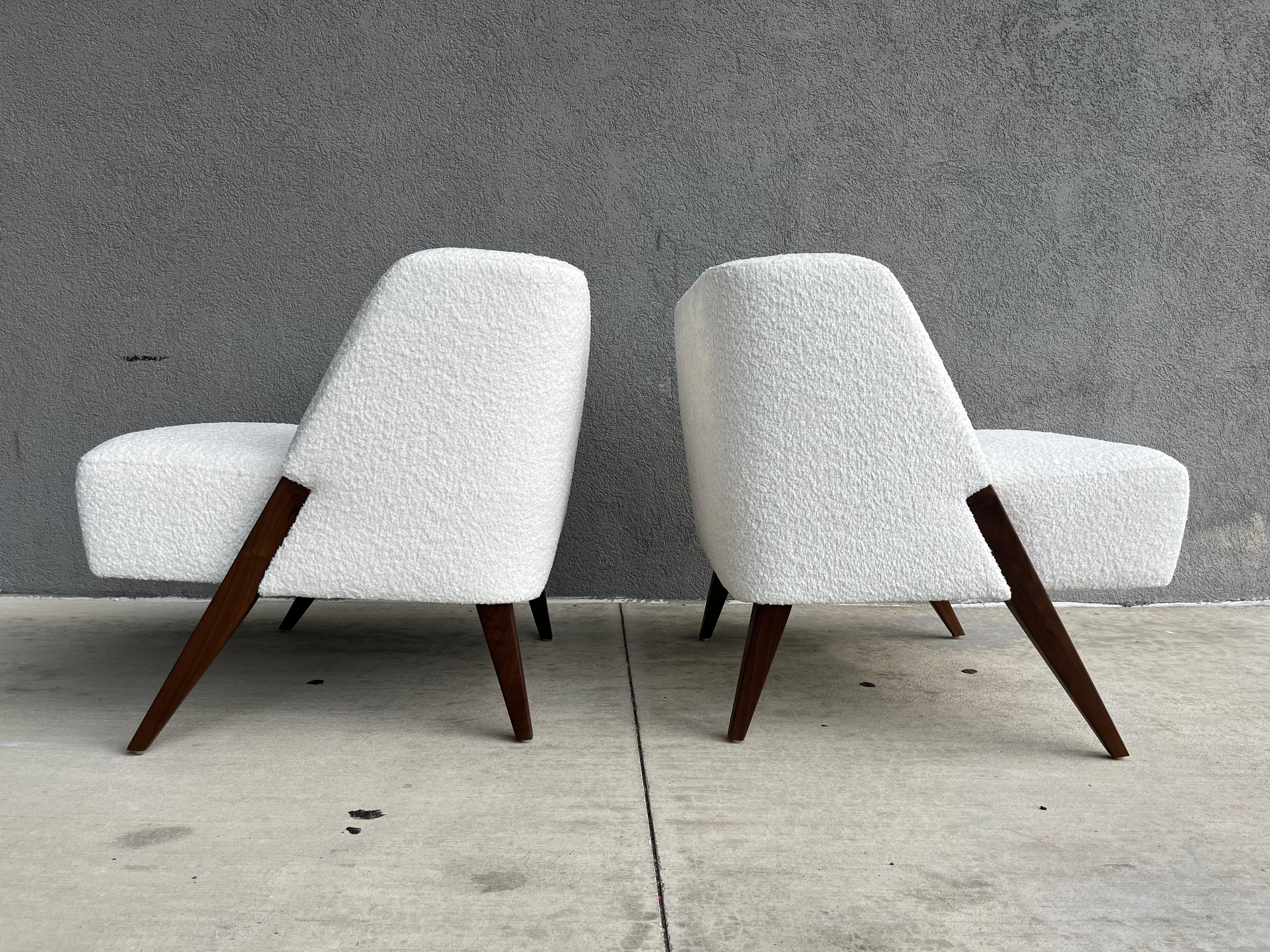 Mid-Century Modern Pair of RUTH Lounge Chairs in the style of Gio Ponti Walnut, Ivory Bouclé Fabric For Sale