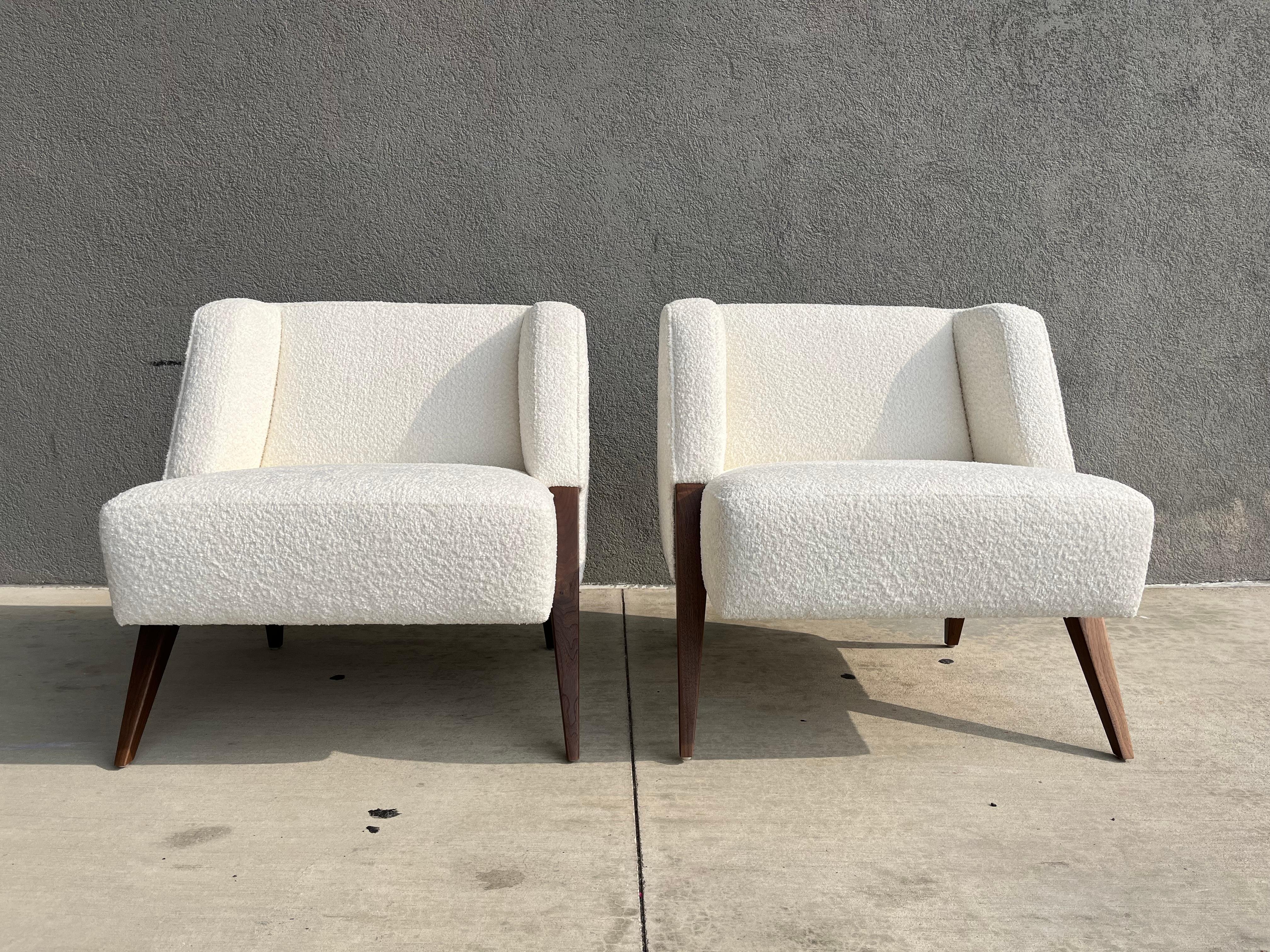 American Pair of RUTH Lounge Chairs in the style of Gio Ponti Walnut, Ivory Bouclé Fabric For Sale