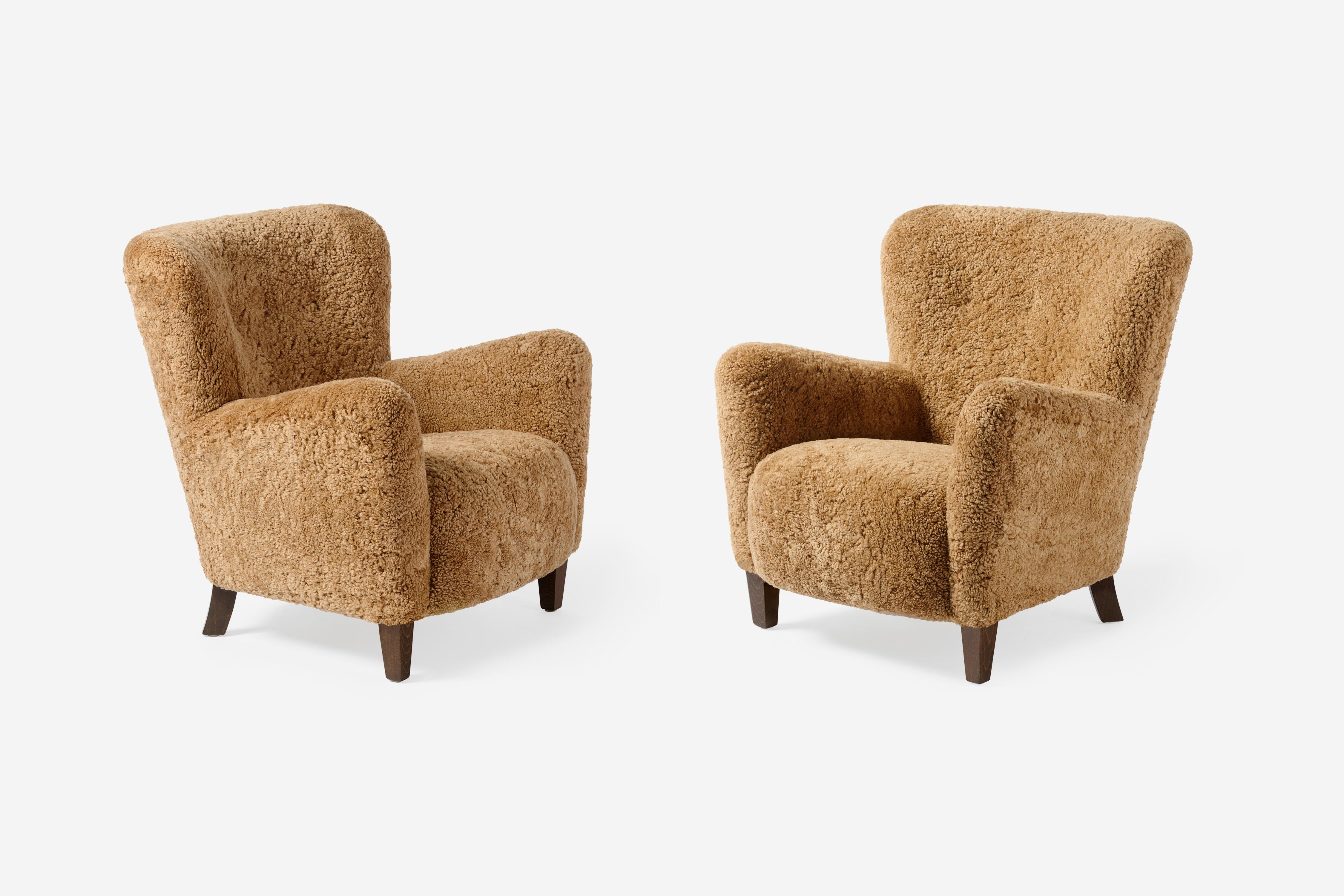 Paar Ryo-Loungesessel aus Schafsleder von Dagmar (Schaffell und Schafleder) im Angebot