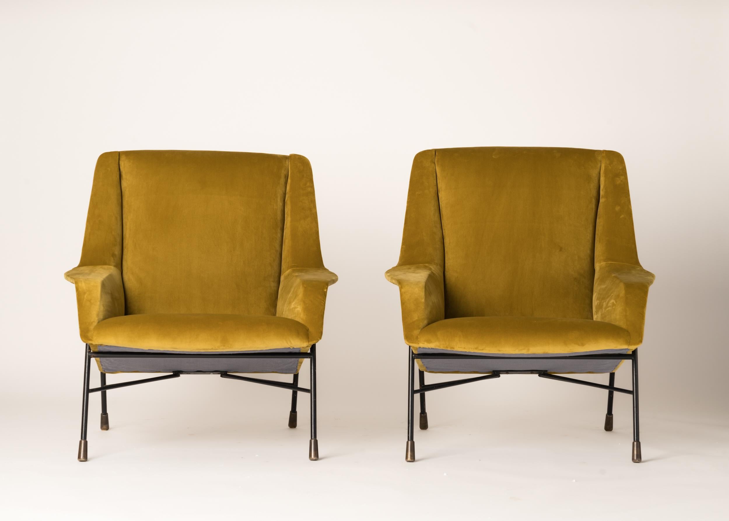 Rare pair of lounge chairs by the known Belgium designer Alfred Hendrickx. The models shown is documented as the S12 model produced by Belform, Belgium in the late 1950s.
The legs are finished with solid brass details on the feet, which gives the