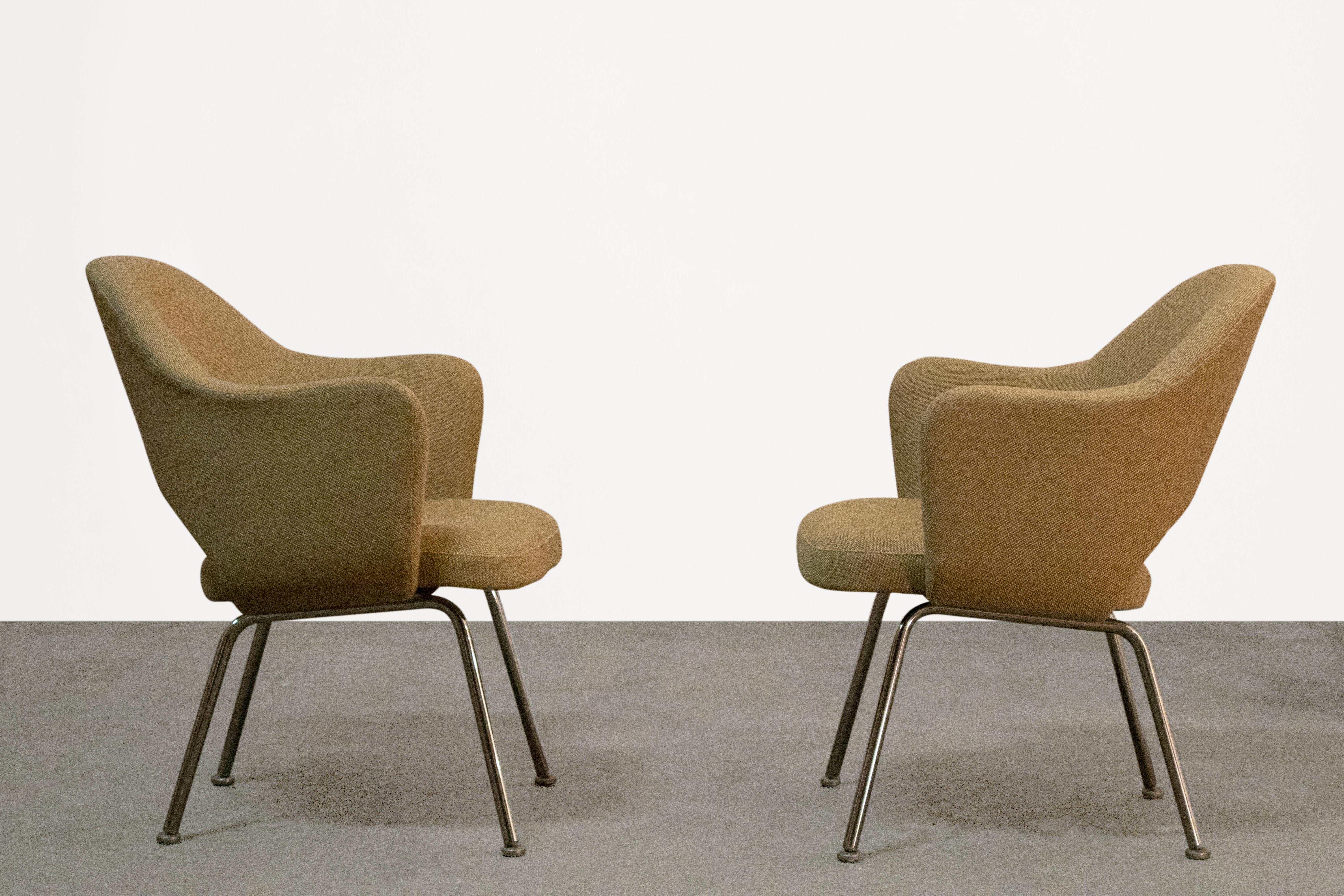 Américain Paire de fauteuils de direction Saarinen  Knoll  Modernes du milieu du siècle en vente