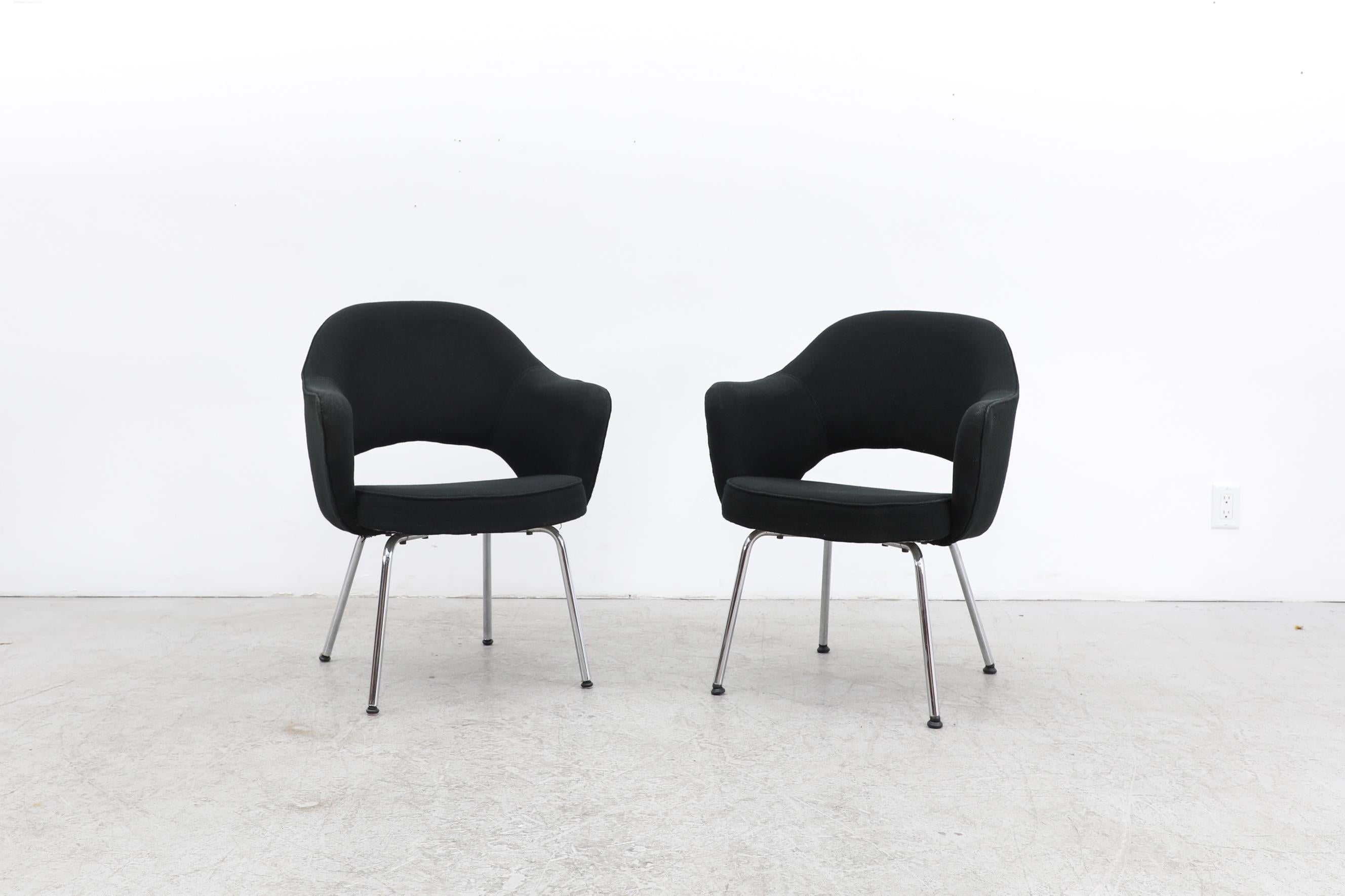 Paar Saarinen Executive Sessel (Moderne der Mitte des Jahrhunderts)