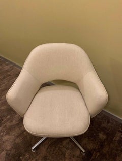 Pair of Saarinen Executive Armchairs Swivel by Knoll