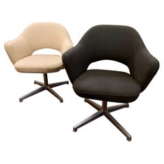 Paire de fauteuils de direction Saarinen pivotants par Knoll