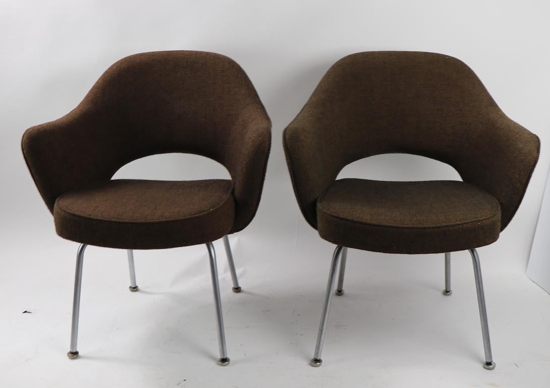 Slick pair of Knoll Executive chairs, designed by Saarinen. The chairs have steel legs, and brown tweed upholstery, both are in fine, clean condition, supple, cushy and ready to use. Total H 32 x arm H 25 x seat H 18. We are also listing a similar