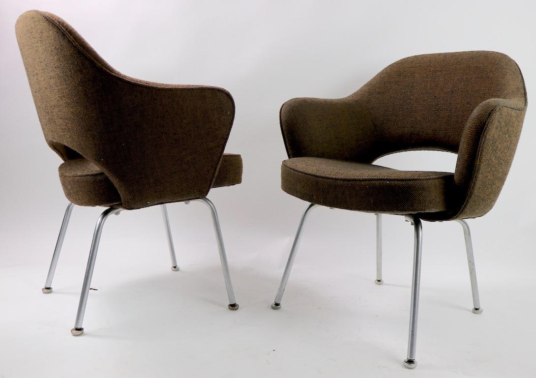Slick pair of Knoll Executive chairs, designed by Saarinen. The chairs have chrome legs, and brown tweed upholstery, both are in fine, clean condition, supple, cushy and ready to use. Total H 32 x Arm H 25 x Seat H 18. Priced and offered