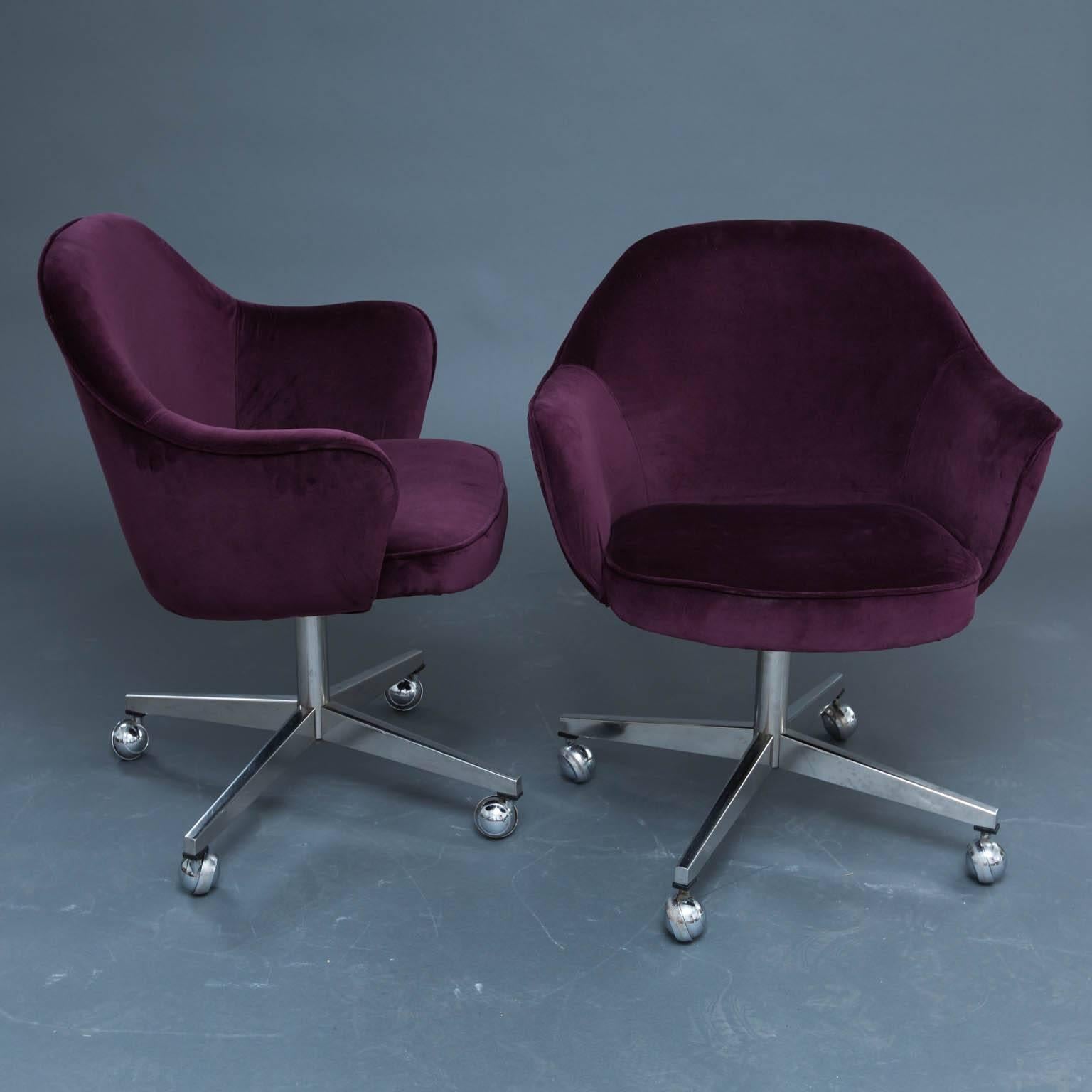 Pair of Saarinen for Knoll Executive Swivel Chairs In Excellent Condition In New London, CT