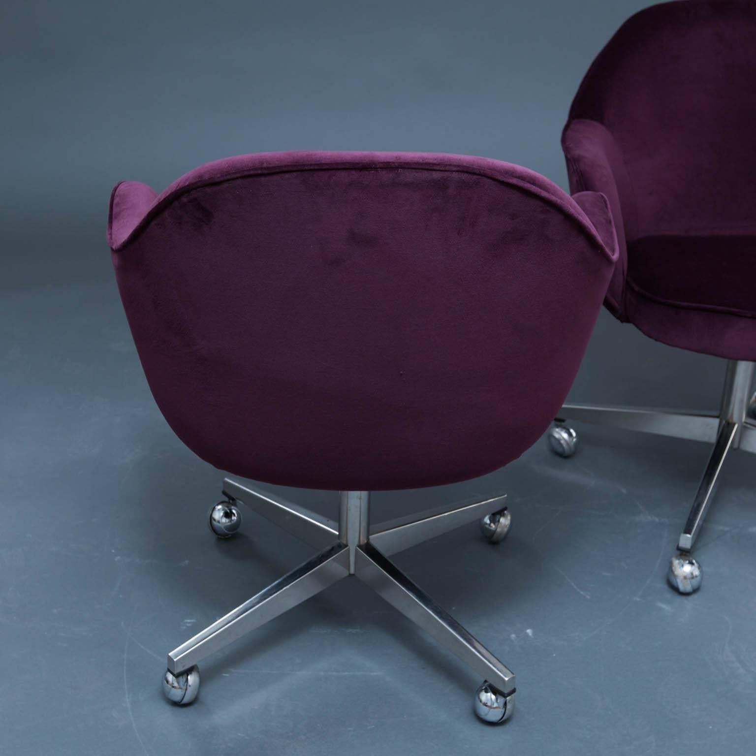 Pair of Saarinen for Knoll Executive Swivel Chairs 3