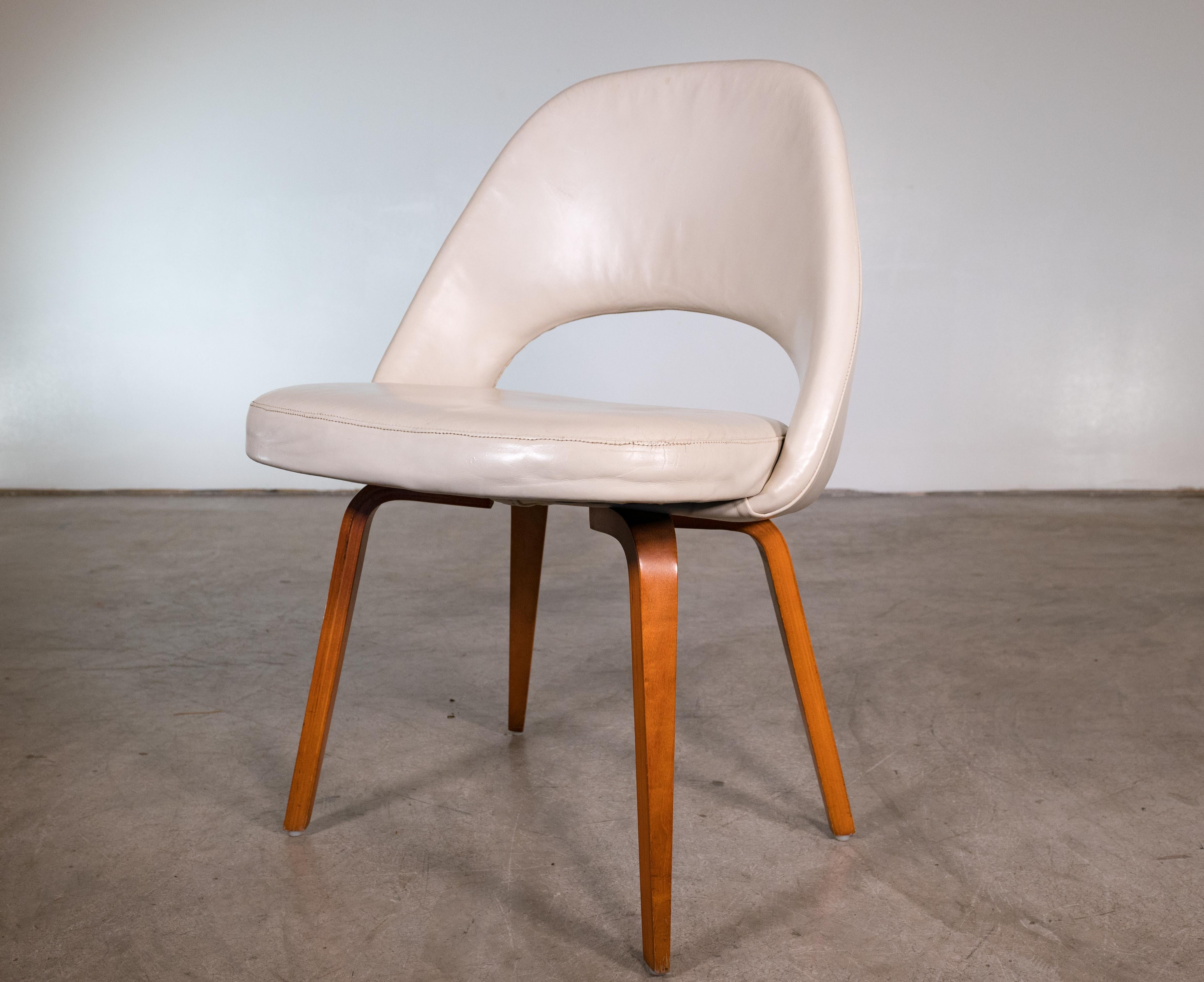 Mid-Century Modern Pair of Saarinen Style Lounge Chairs
