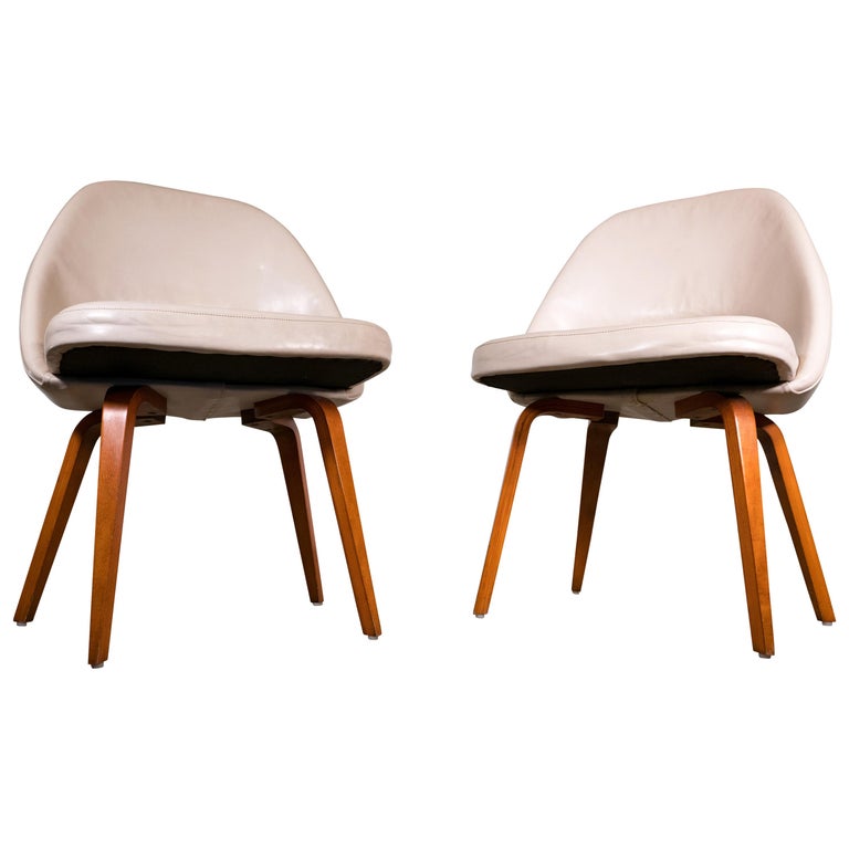 Pair of Saarinen Style Lounge Chairs