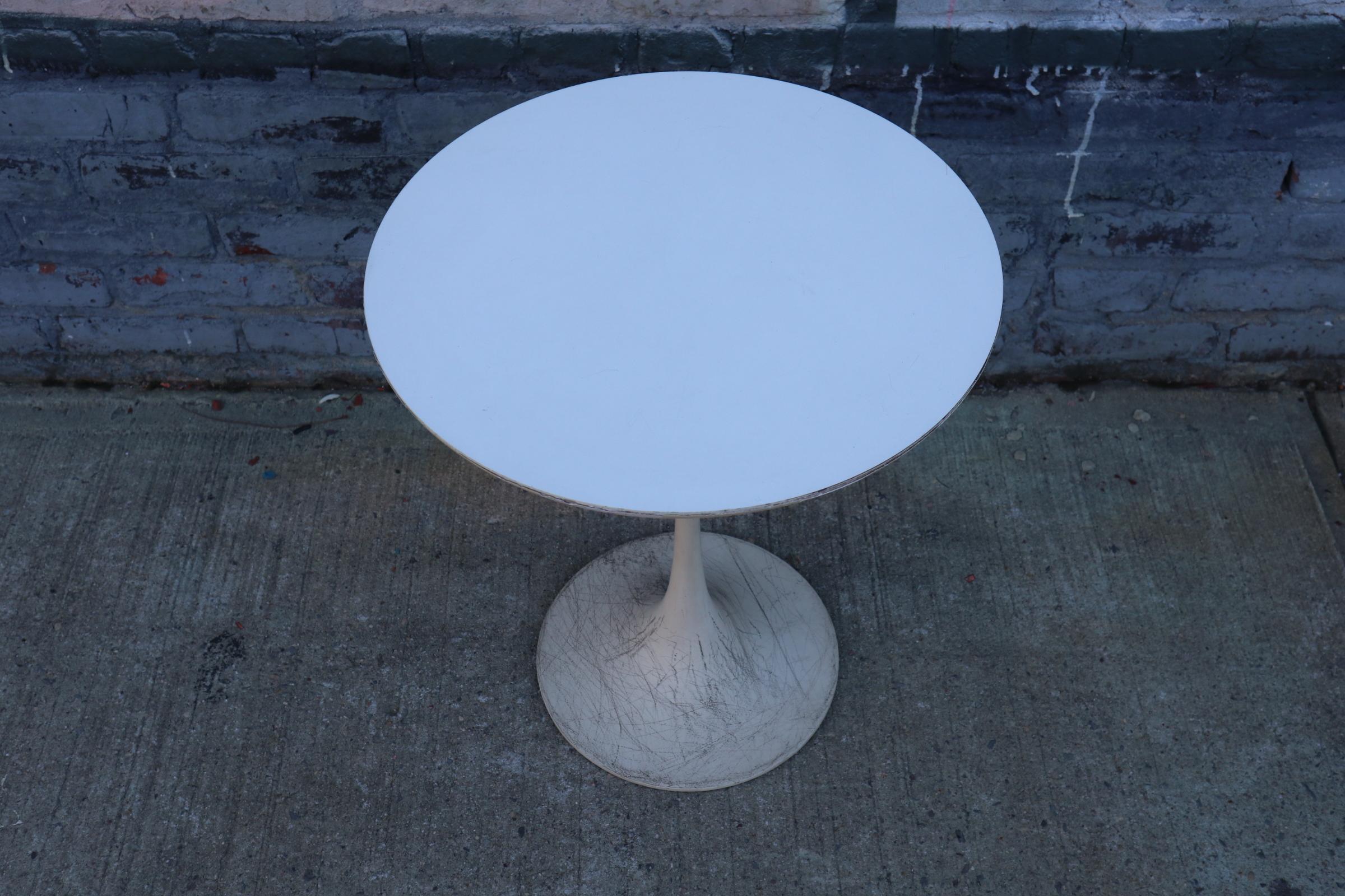 Pair of Saarinen Style Tulip Side Tables by Burke In Fair Condition In Brooklyn, NY