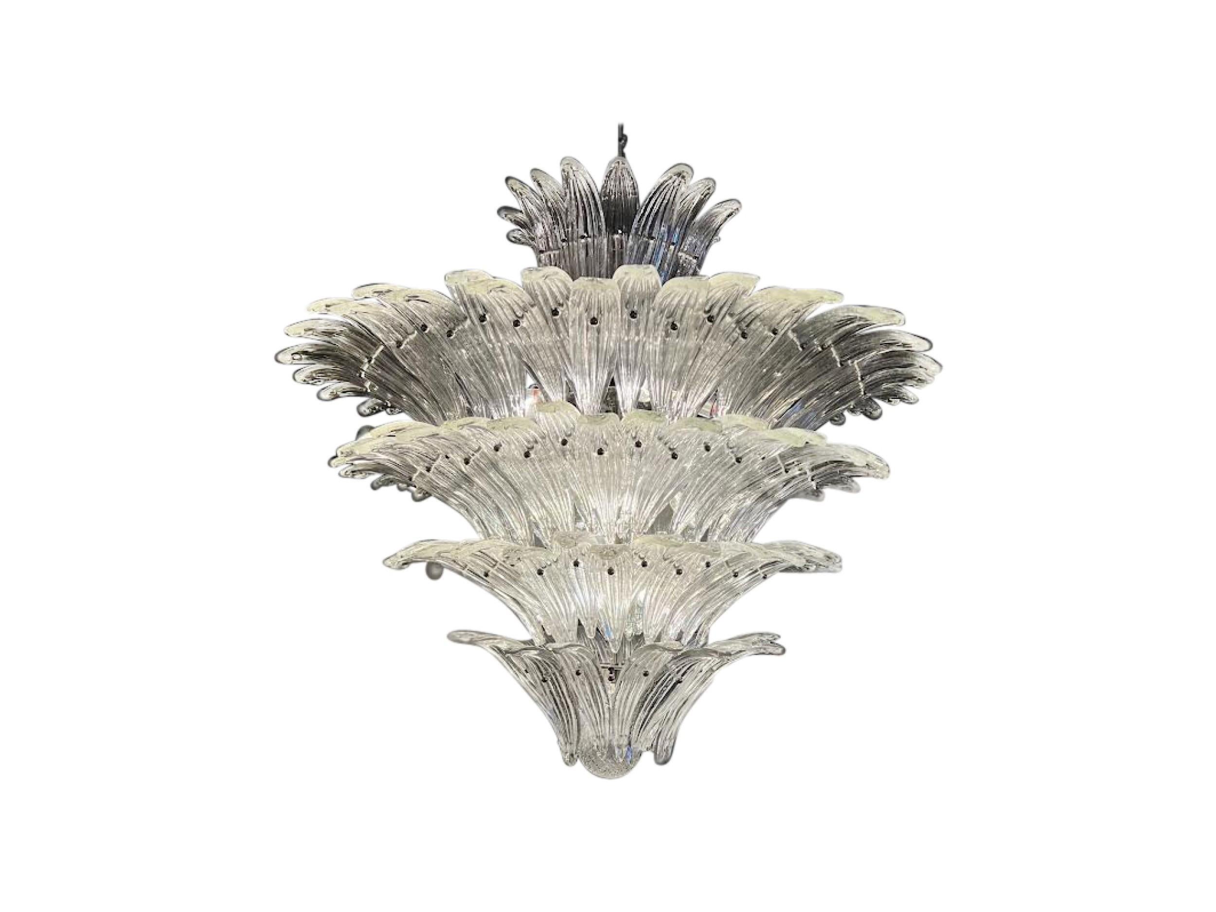 PAIRE de lustres Art Déco en verre moulé clair à 4 niveaux, avec des panneaux en forme de feuilles et un fleuron en bas (SABINO) (PRIX POUR LA PAIRE)
