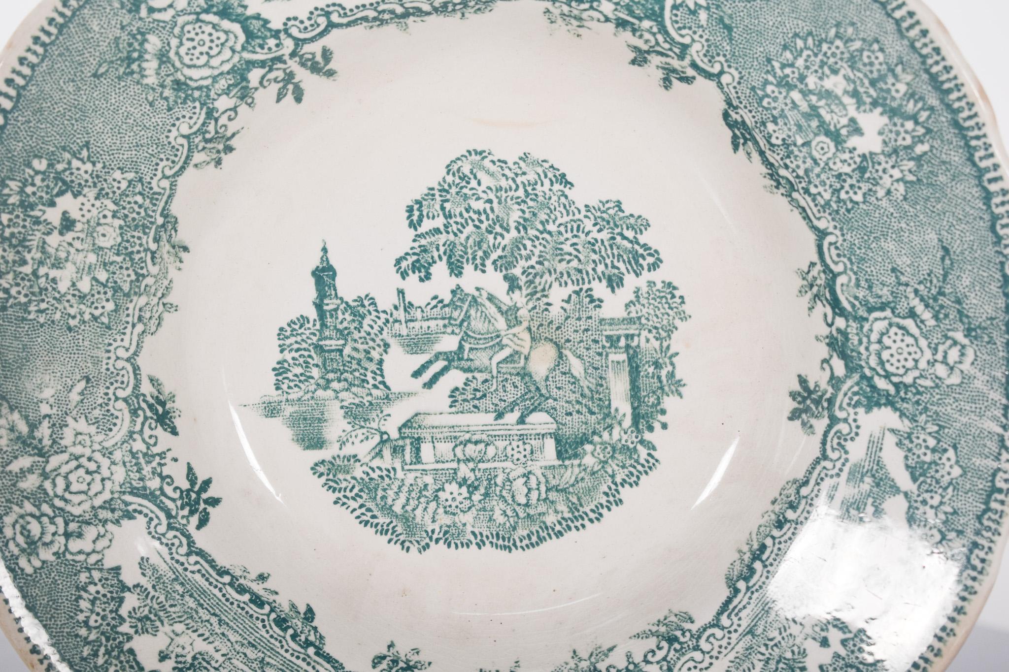 Paar Fayence-Teller aus Sacavém 'Statue, kleines Pferd', Portugal im Zustand „Relativ gut“ im Angebot in Lisboa, Lisboa