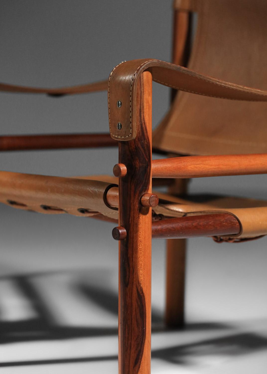 Ein Paar Safari-Sessel von Arne Norell aus patiniertem Leder und Massivholz 11